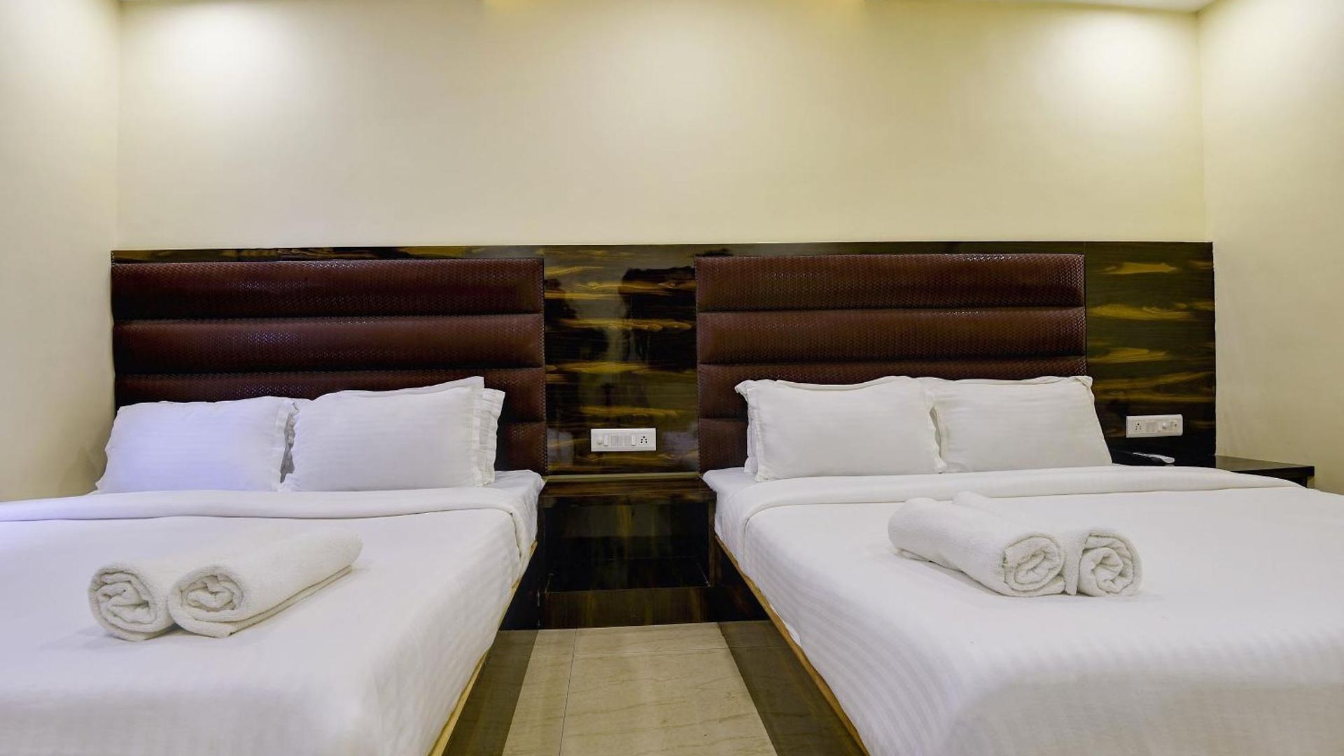 Deluxe Hotel