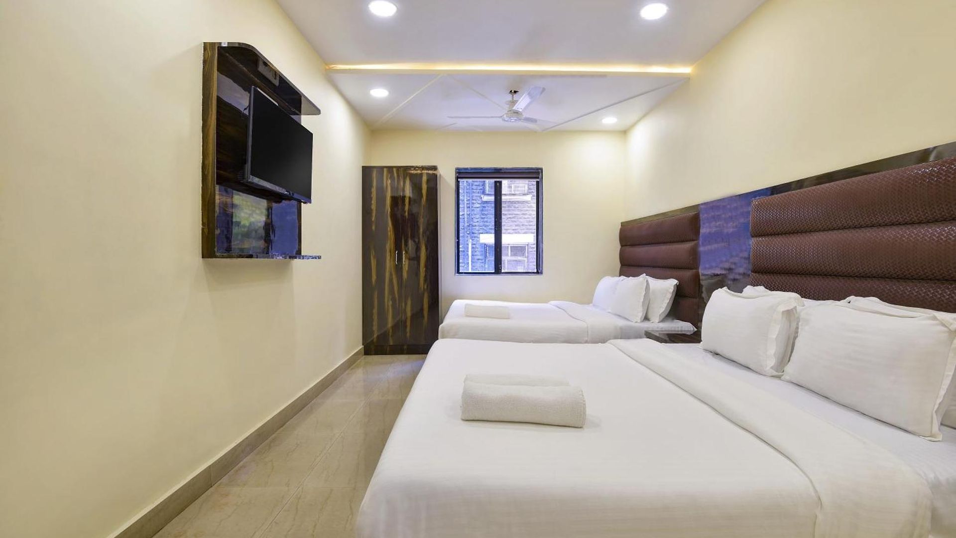 Deluxe Hotel Mumbai