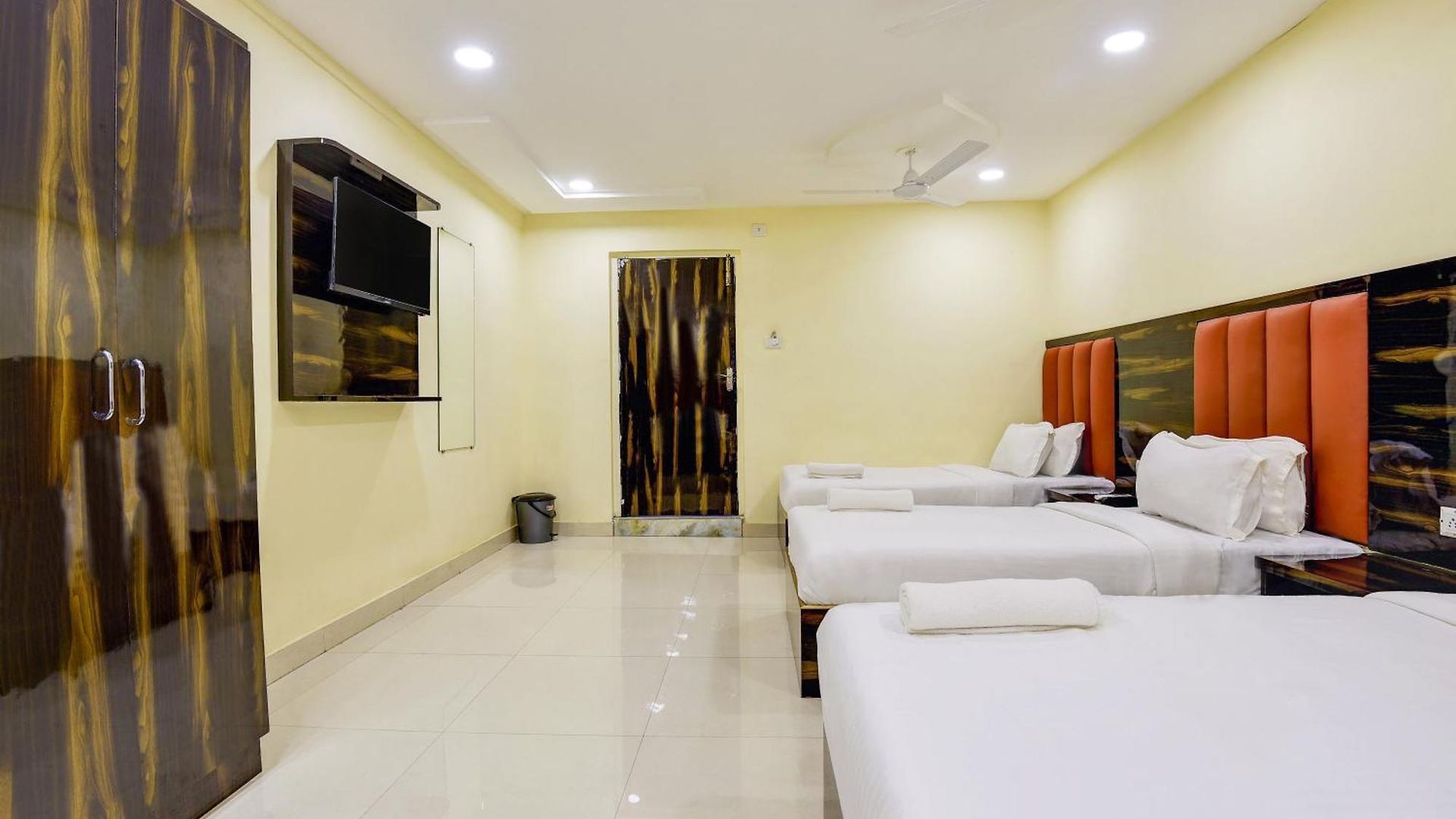 Deluxe Hotel