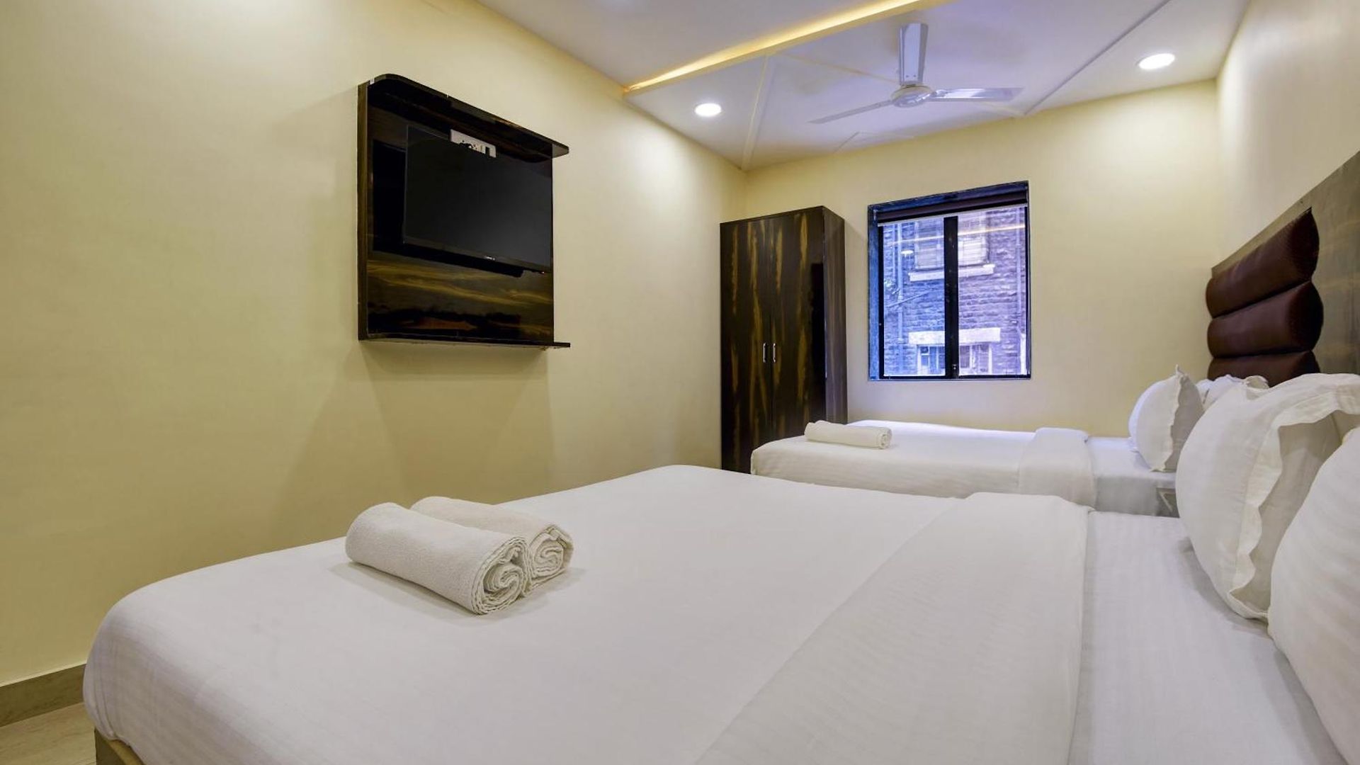 Hotel Deluxe *