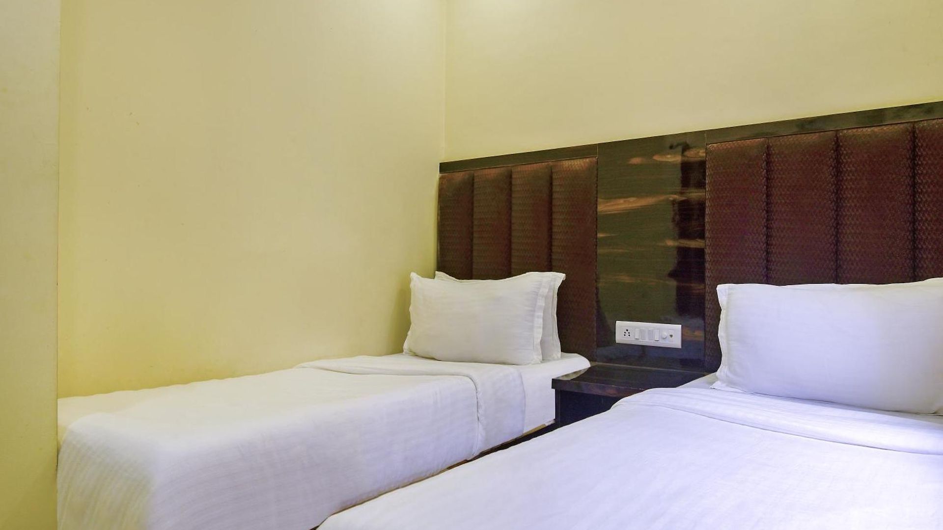 Hotel Deluxe Mumbai