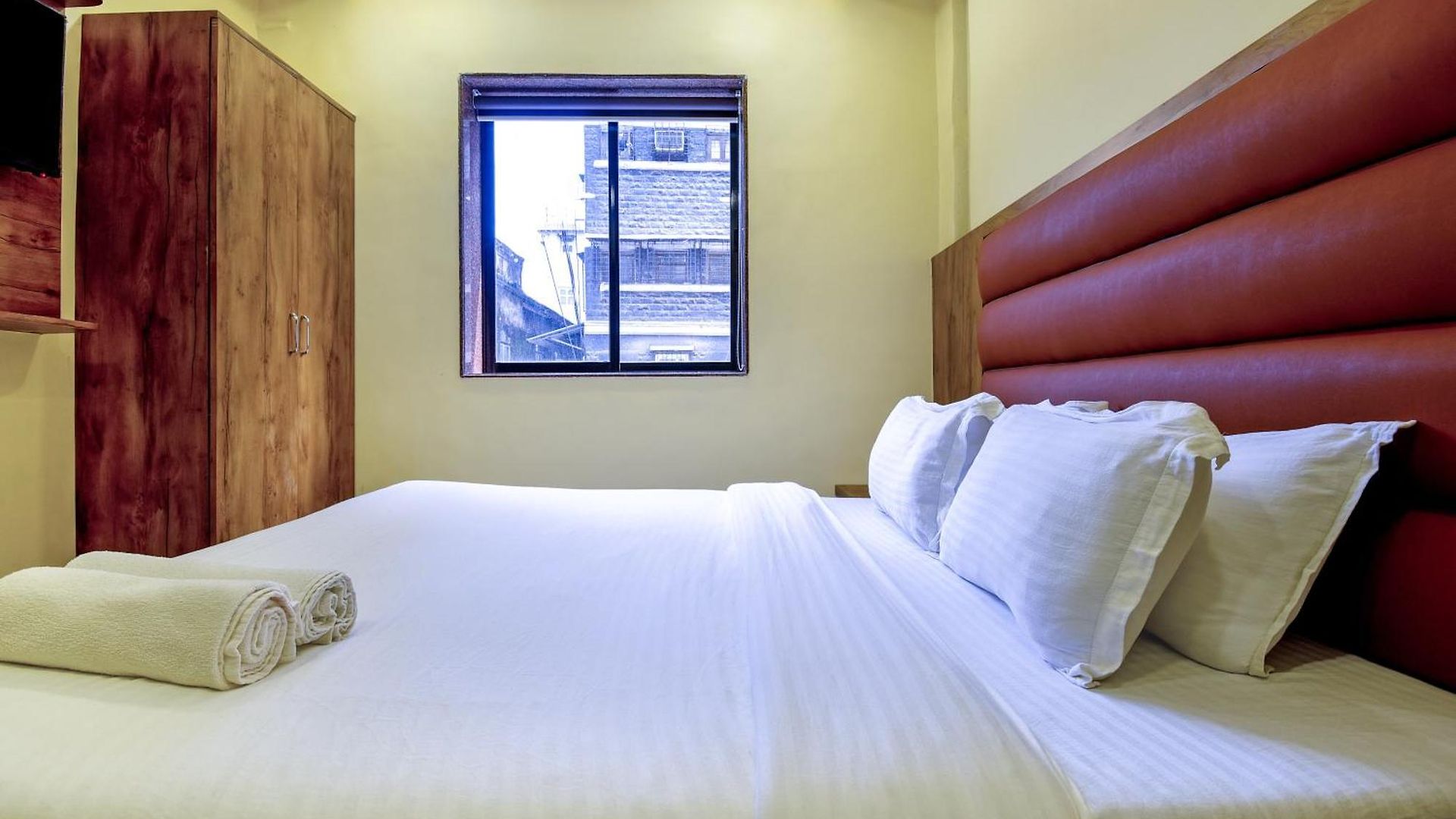 Deluxe Hotel