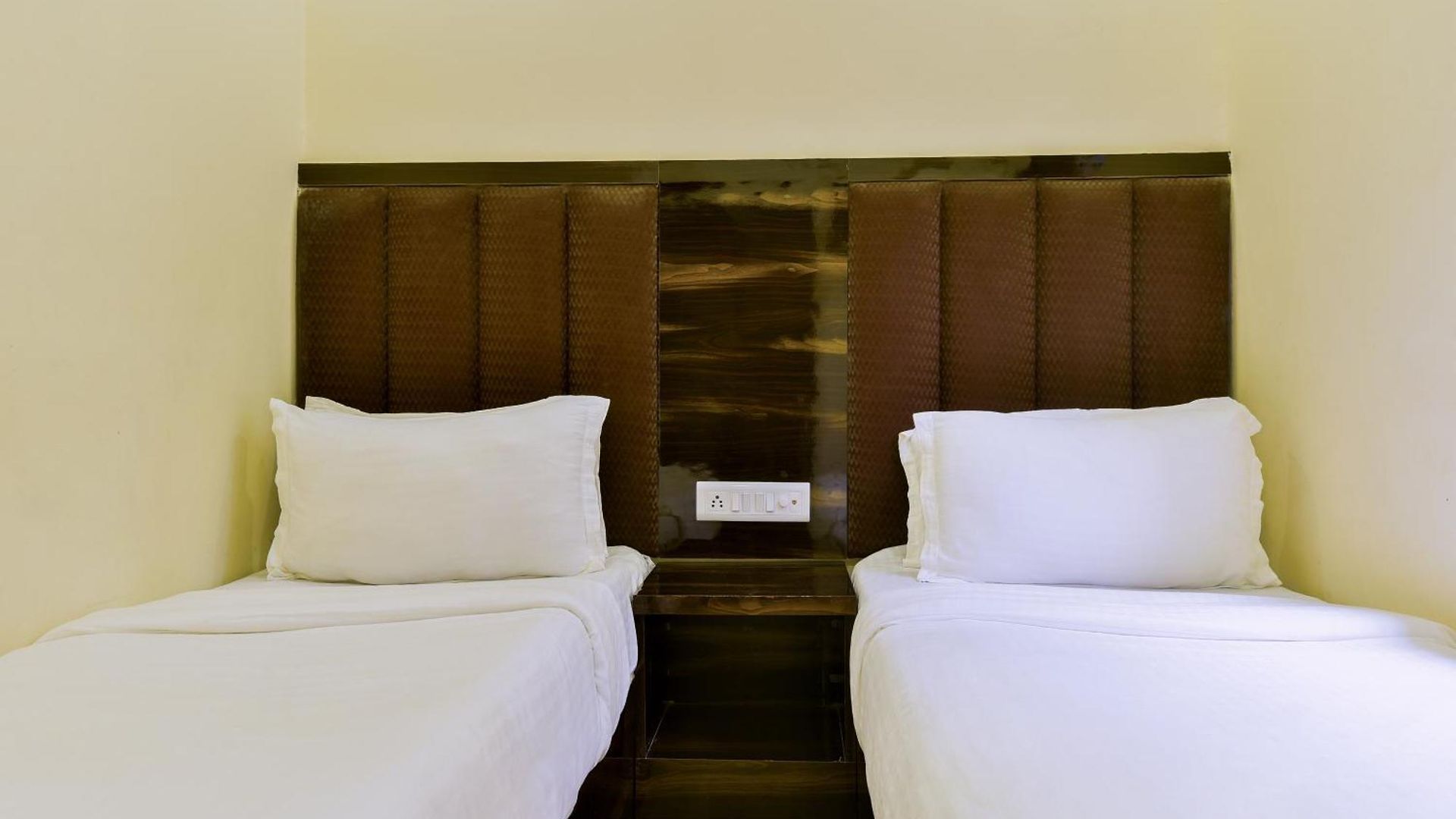 Deluxe Hotel