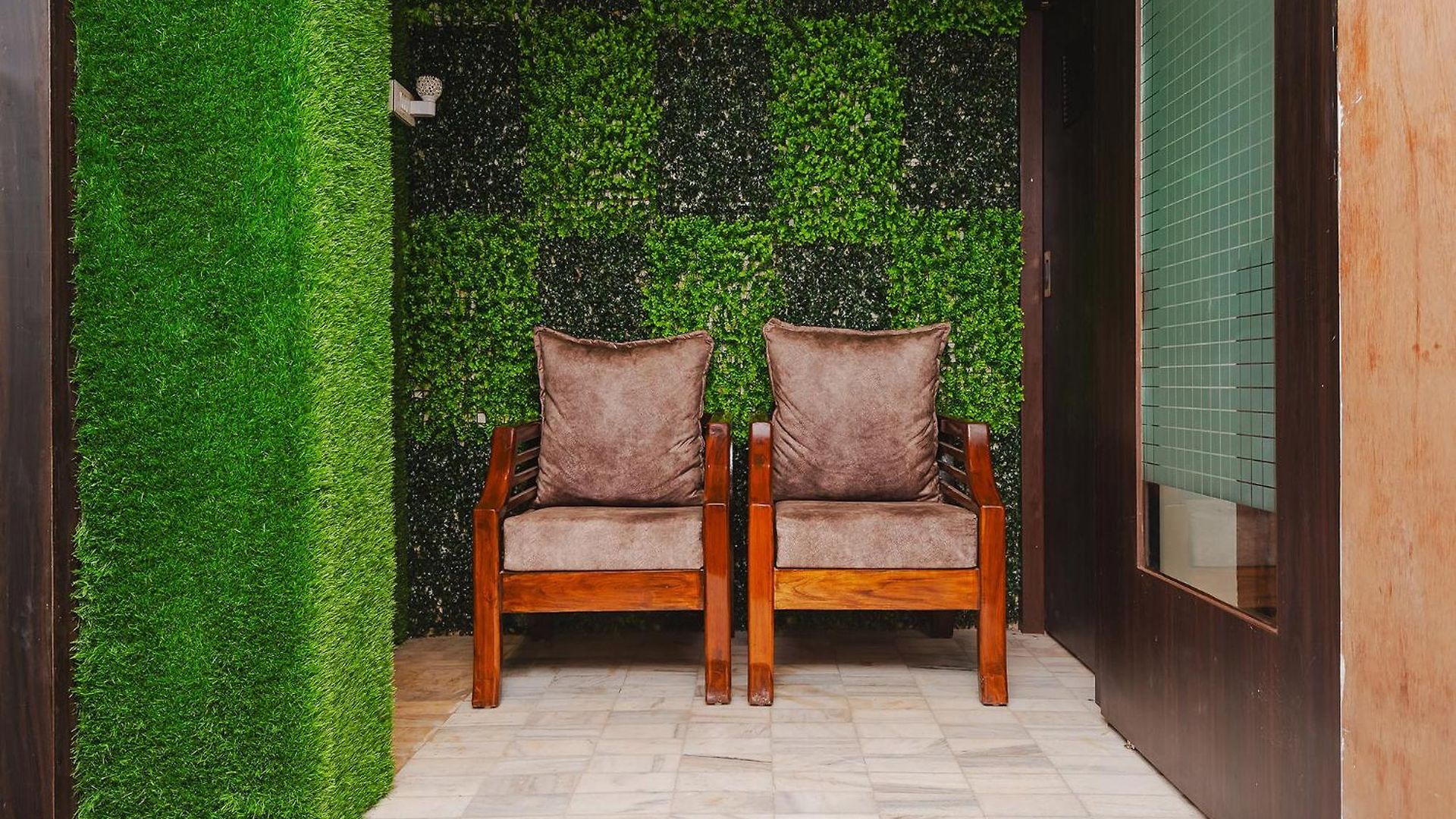 Hotel Fabhotel Airport Palace - Nr International Airport Mumbai