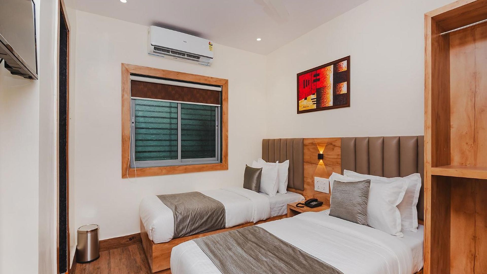 Hotel Fabhotel Airport Palace - Nr International Airport Mumbai