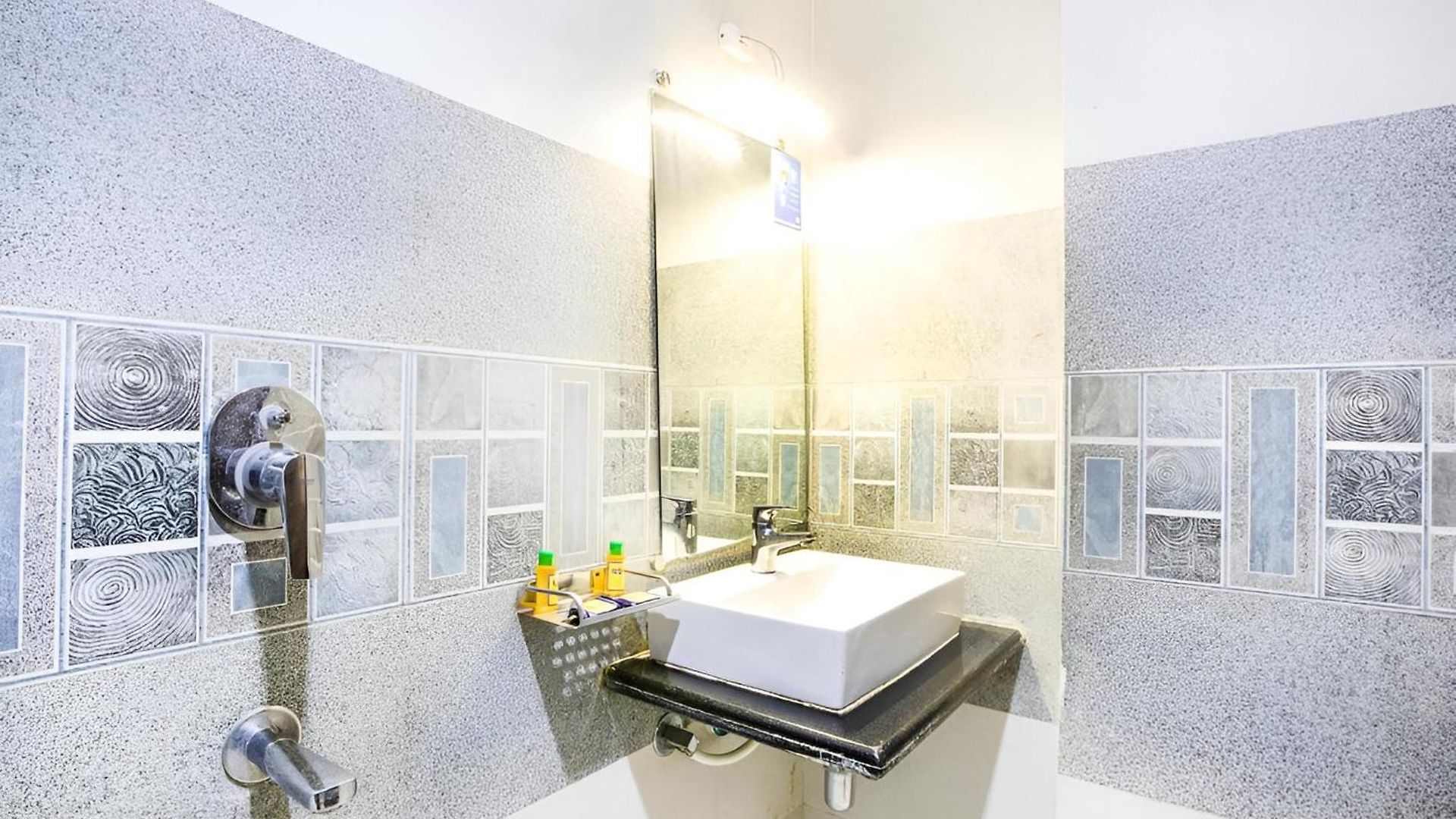 Guest house Glitz New United - Powai