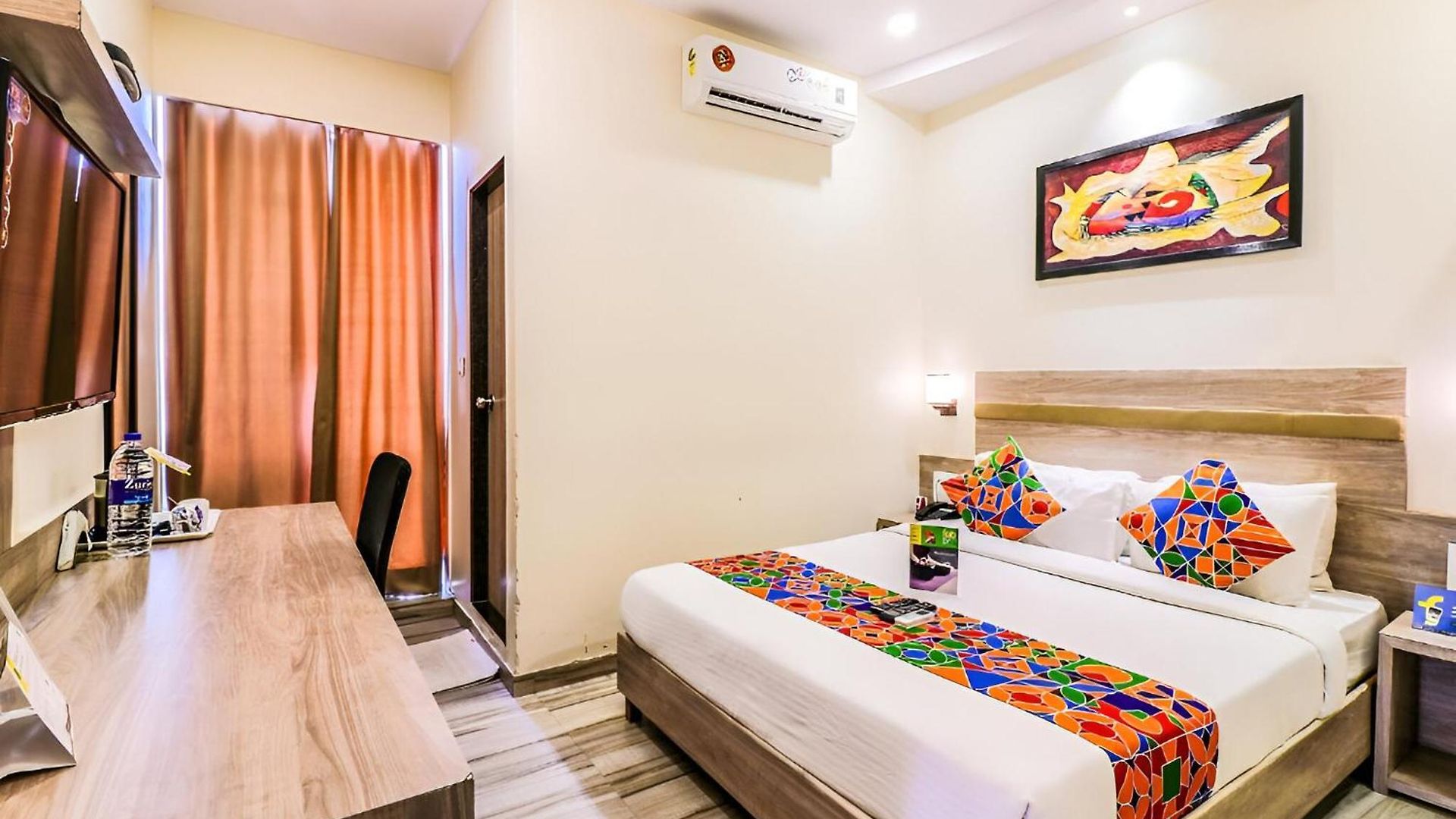 Glitz New United - Powai Guest house