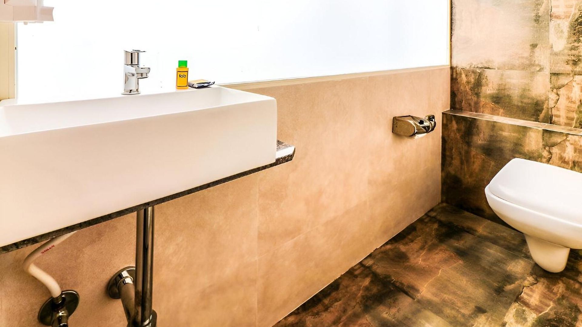 Glitz New United - Powai Guest house