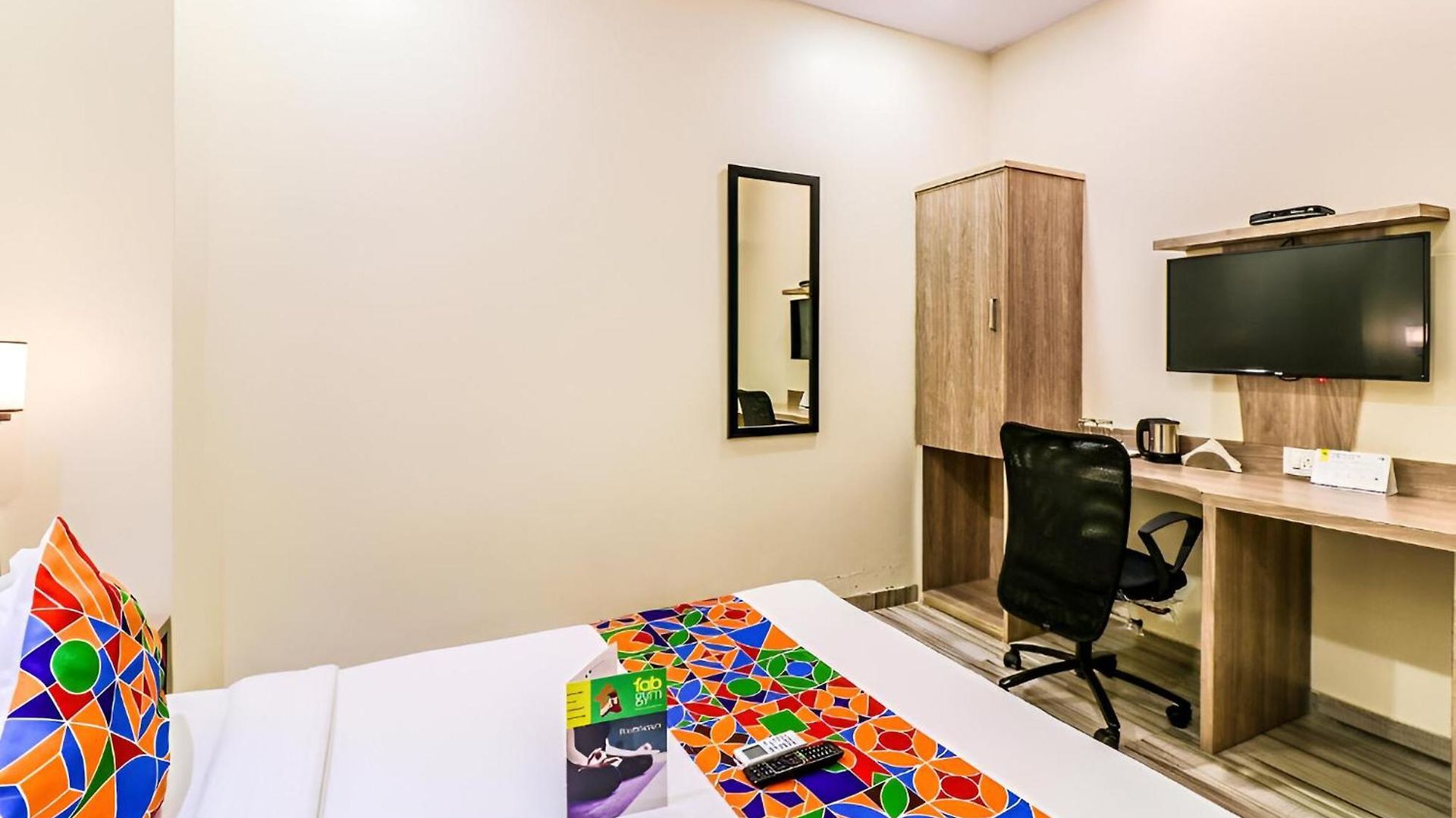 Glitz New United - Powai Guest house 3*