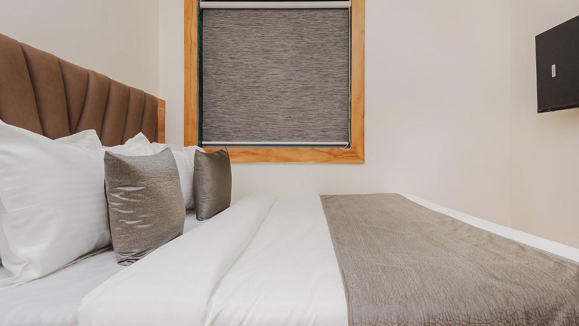 Fabhotel Airport Palace - Nr International Airport Mumbai