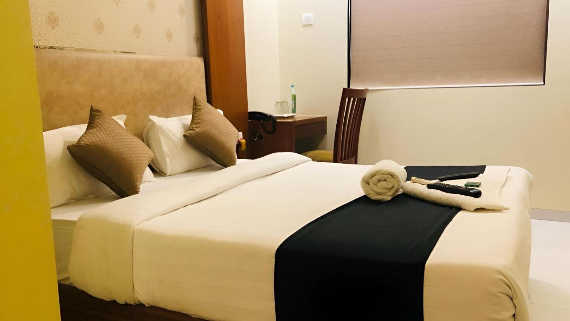 Glitz New Seven Hills - Nr International Airport Guest house Mumbai