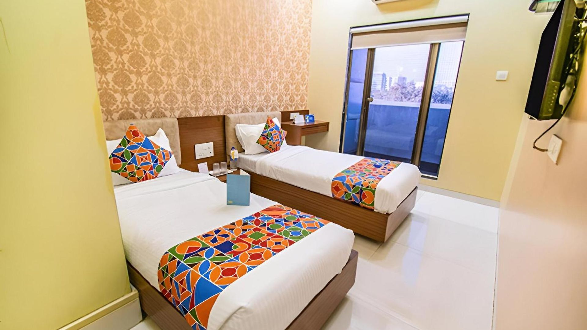 Glitz New Seven Hills - Nr International Airport