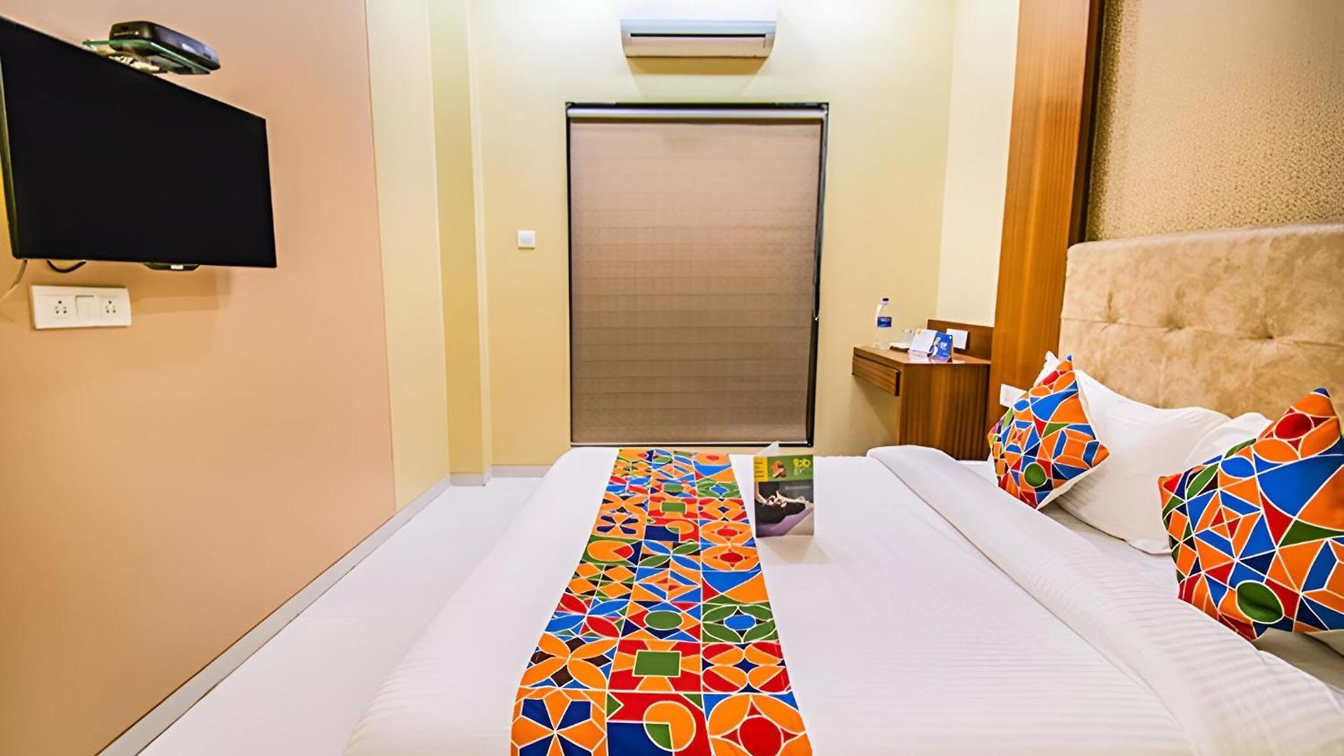 Guest house Glitz New Seven Hills - Nr International Airport 2*