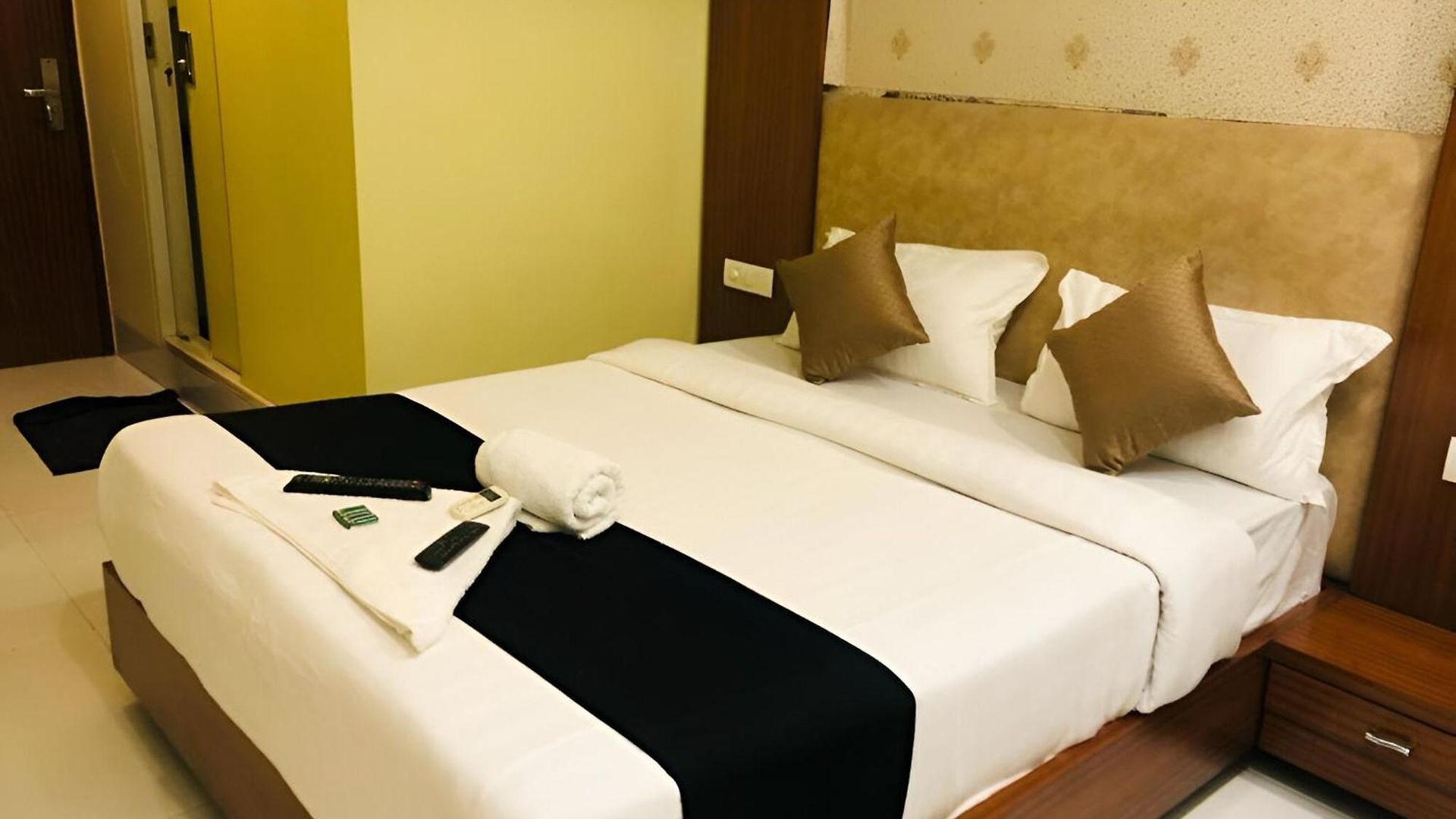 Glitz New Seven Hills - Nr International Airport Guest house