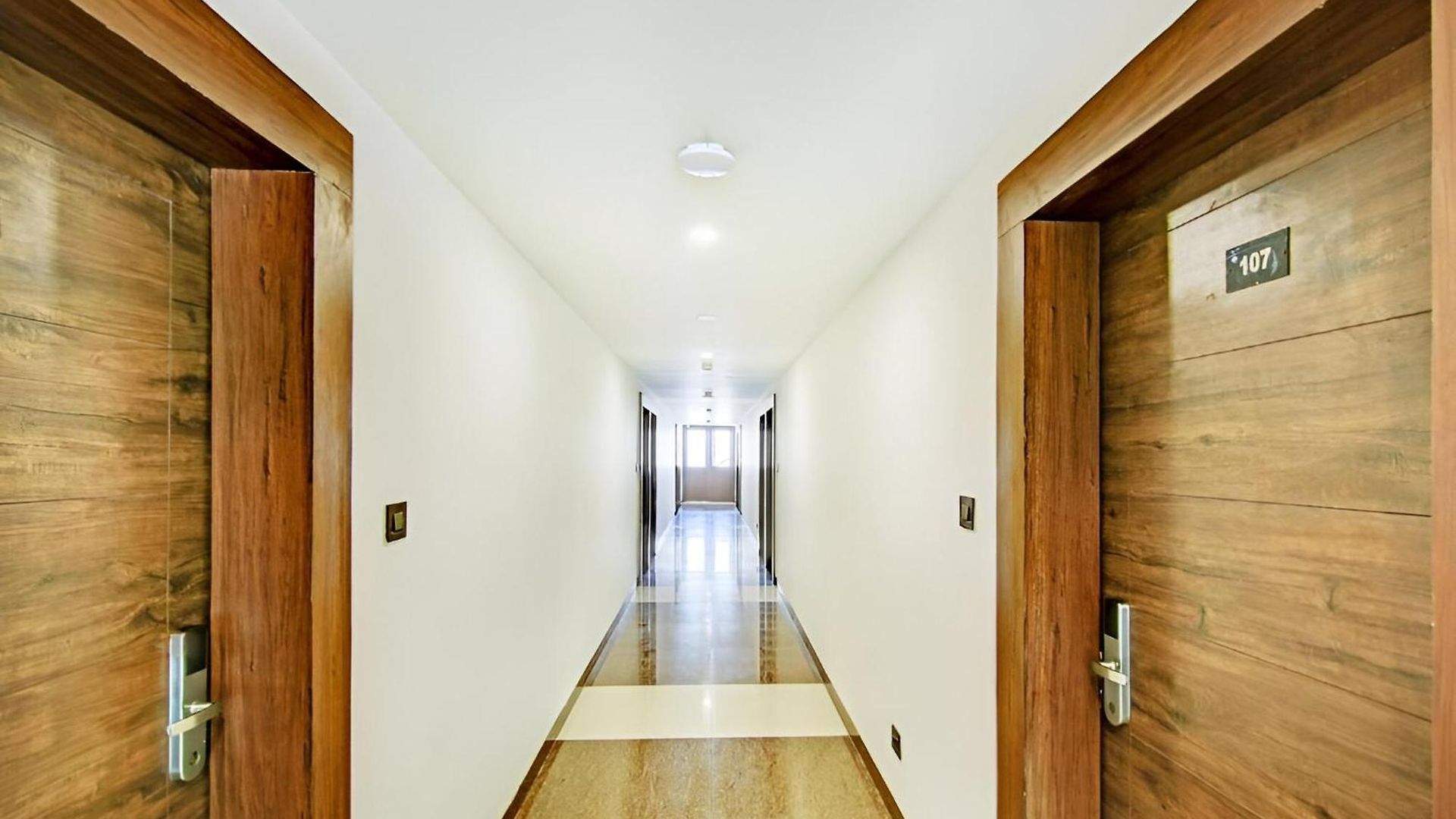 Glitz New Seven Hills - Nr International Airport 2*
