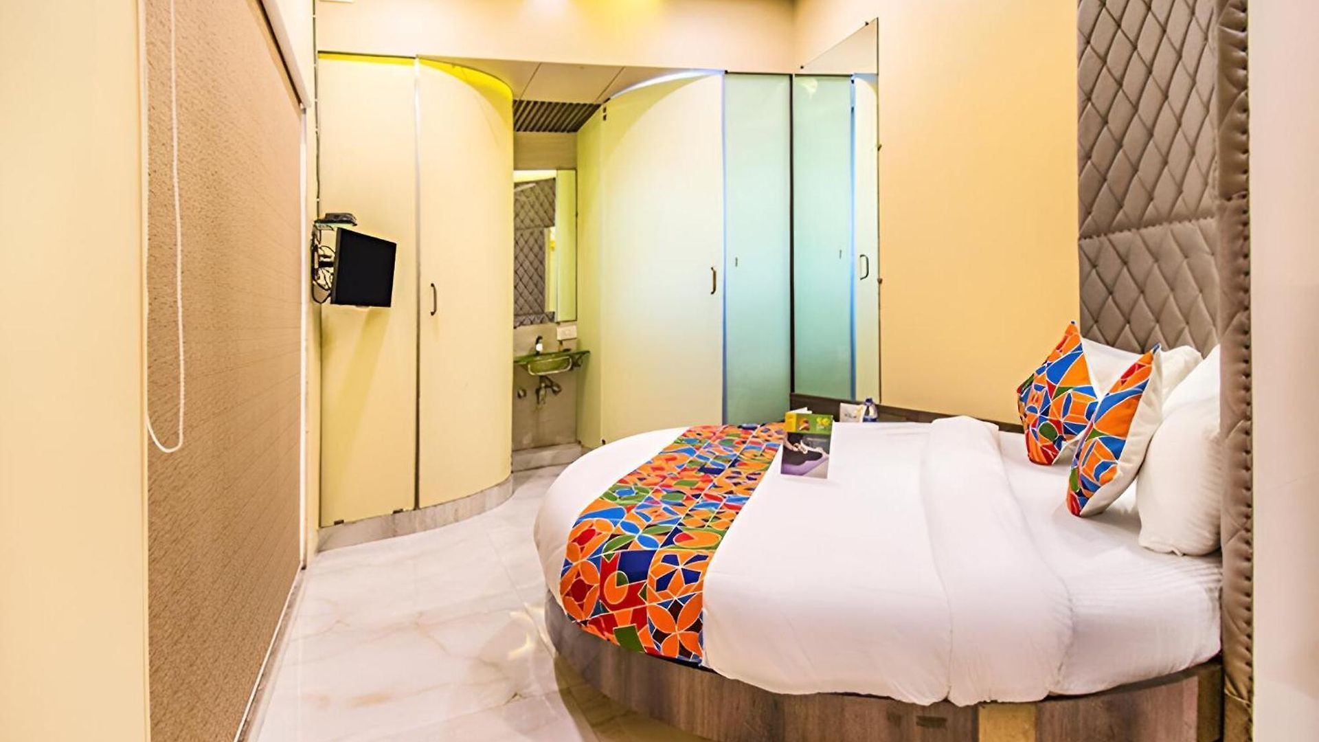 Glitz New Seven Hills - Nr International Airport Guest house 2*