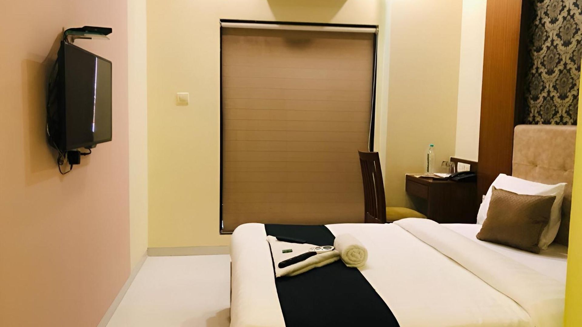 Guest house Glitz New Seven Hills - Nr International Airport 2*