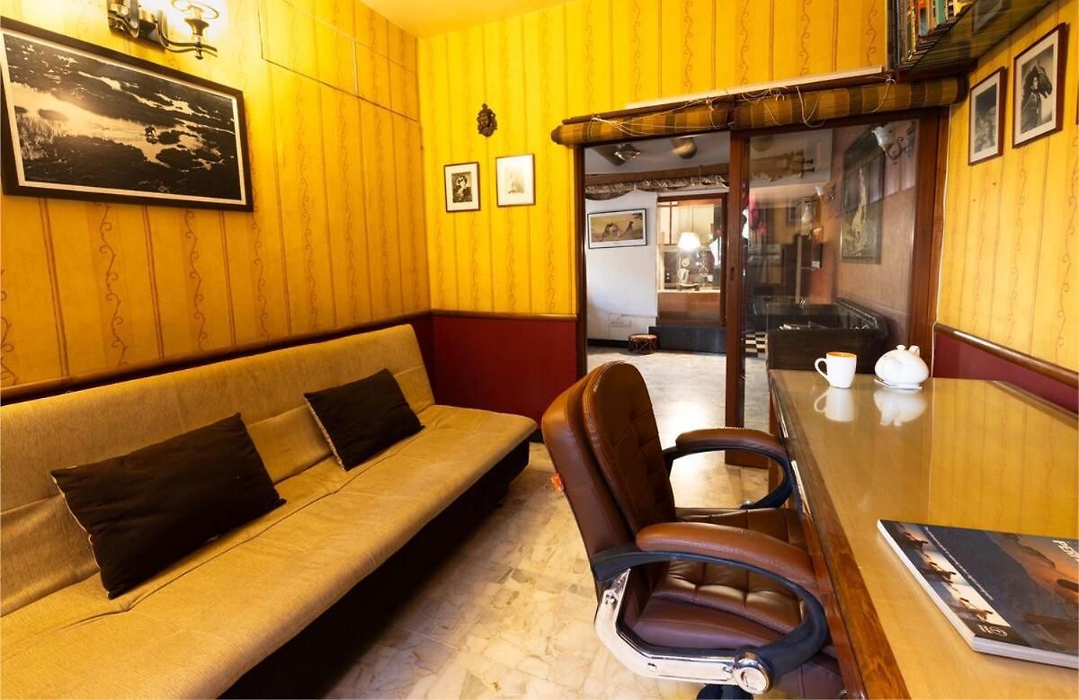 Cosy Artistic In Andheri H * Mumbai