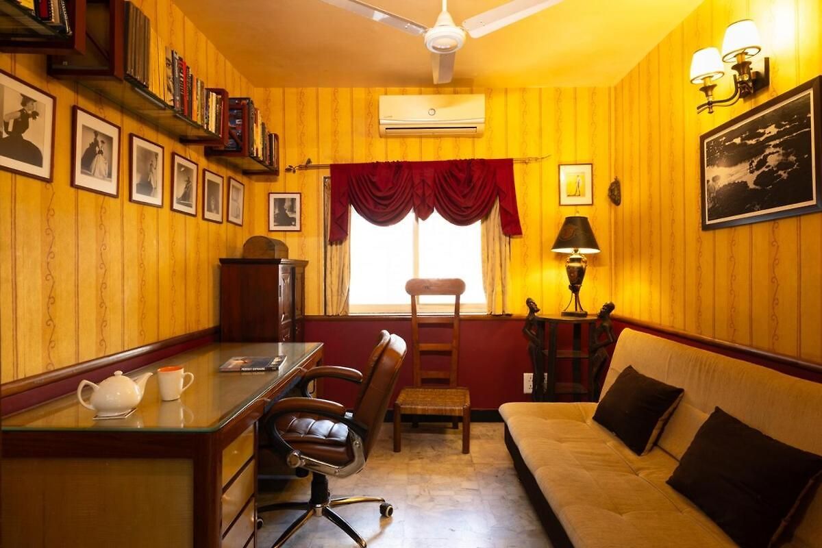 Cosy Artistic In Andheri H