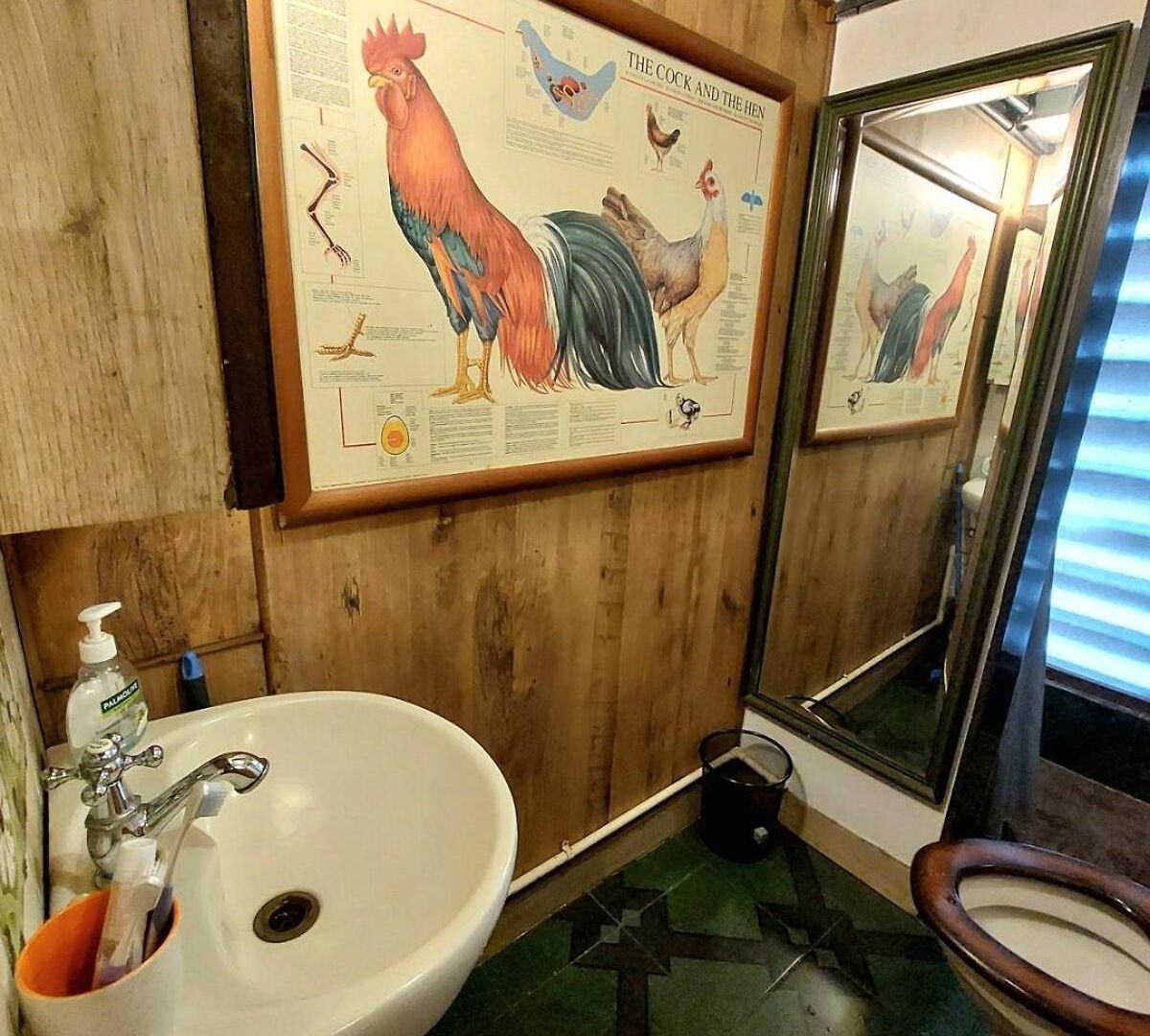 Cosy Artistic In Andheri H * Mumbai