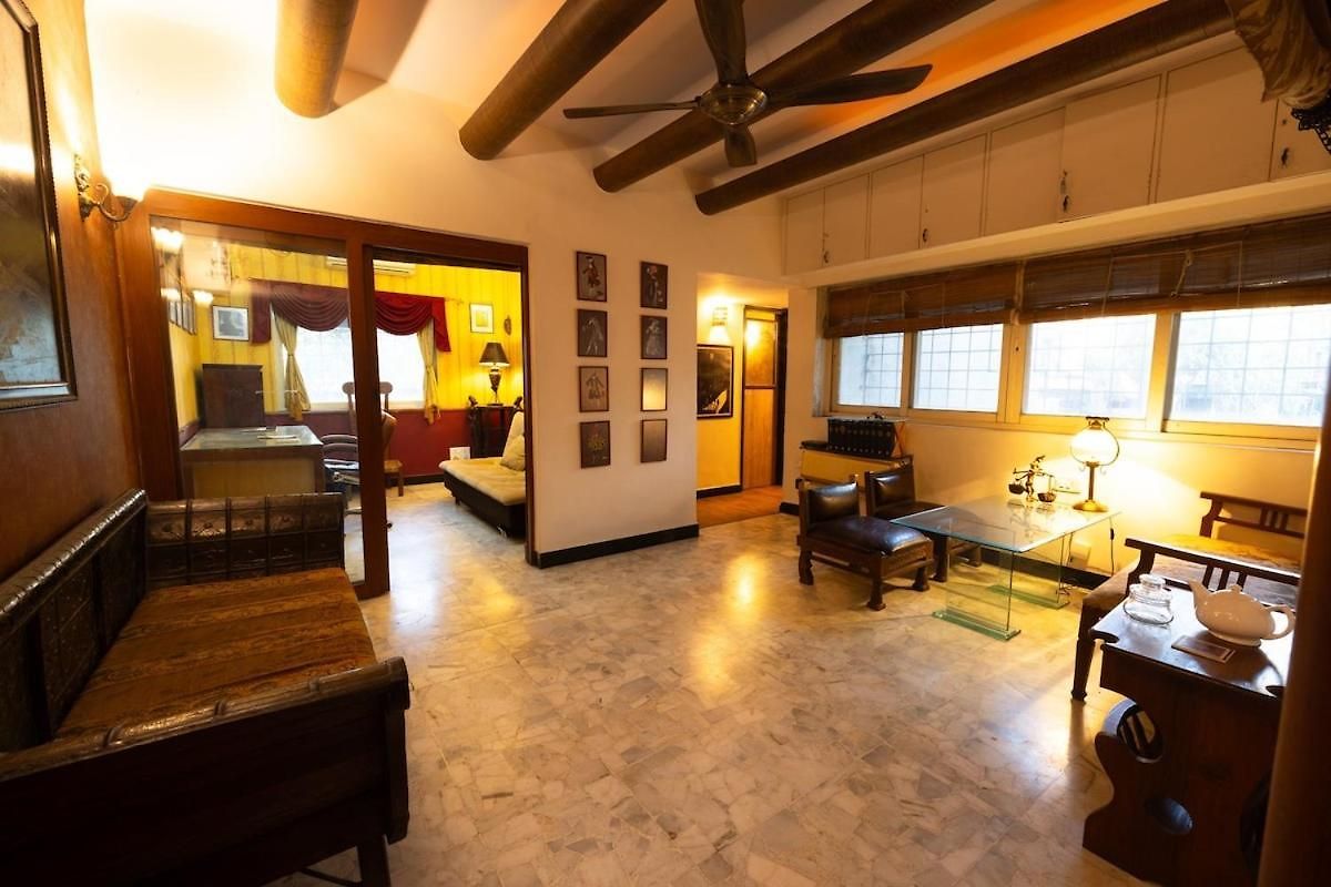 Cosy Artistic In Andheri H Mumbai