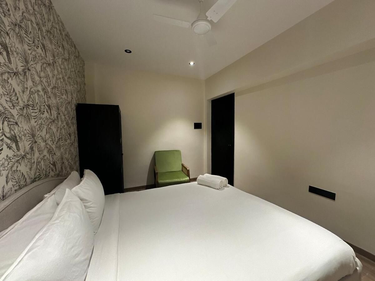 Apartment Plush Bandra West - Luxury 2bhk & Study