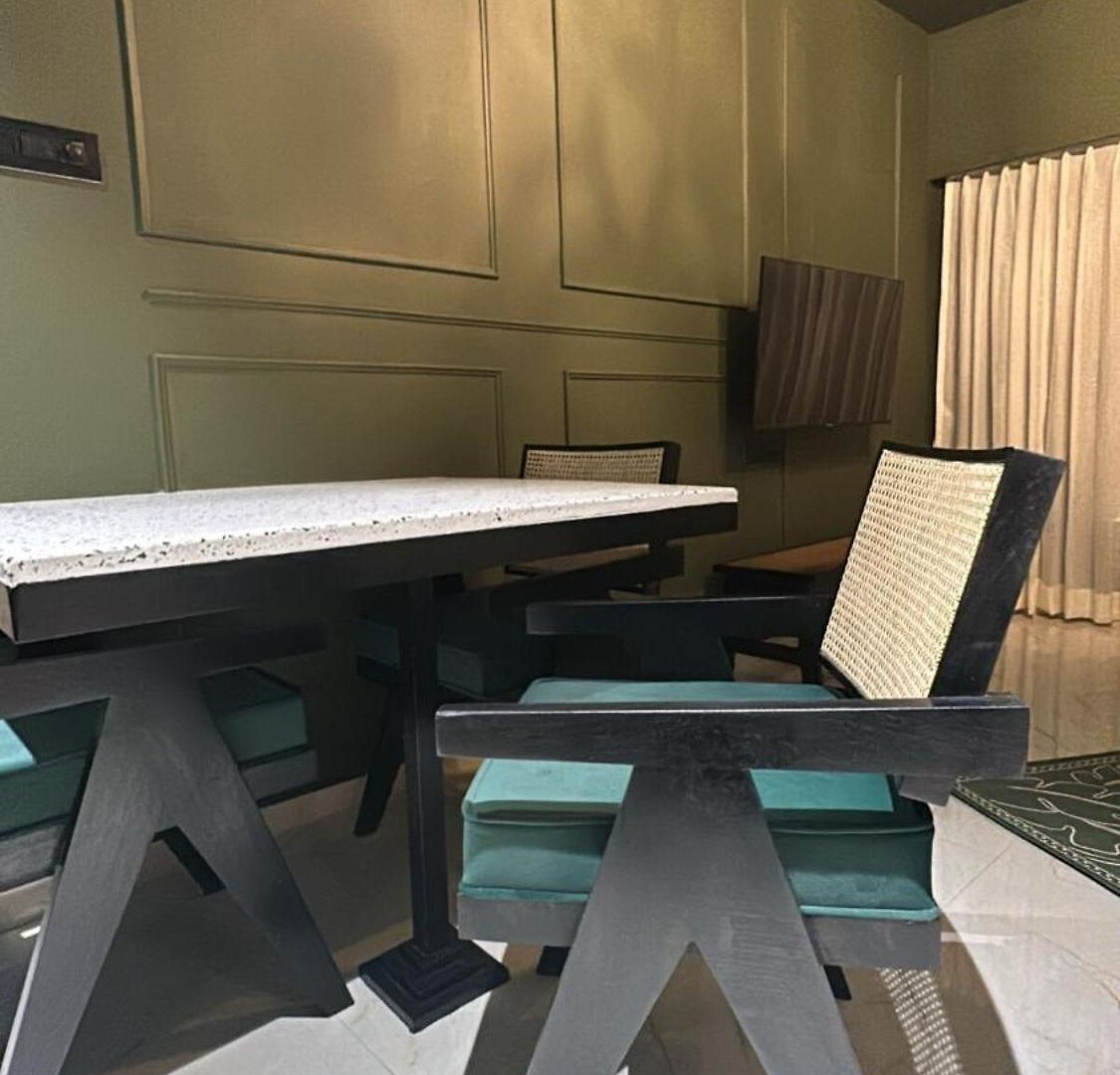 Plush Bandra West - Luxury 2bhk & Study *