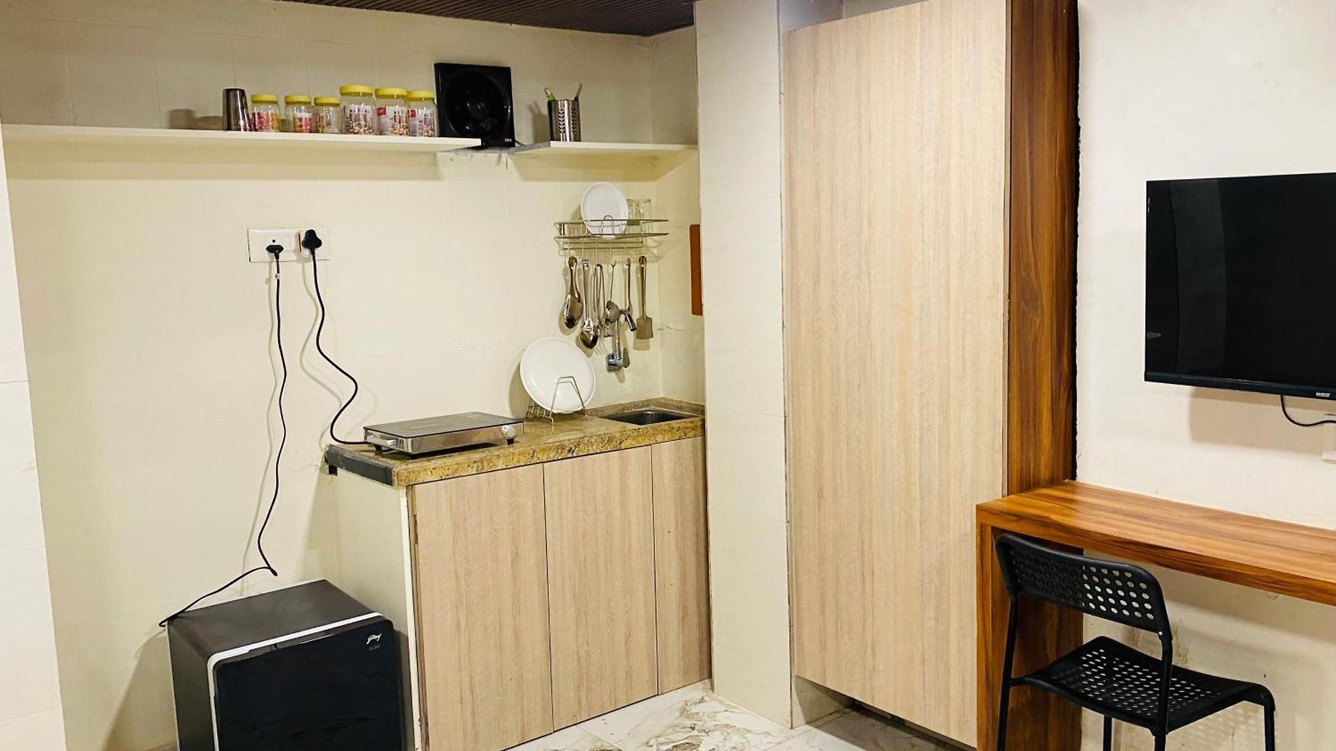 Avk-near Kokilaben Hospital & Versova Beach- With Kitchen 3* Mumbai