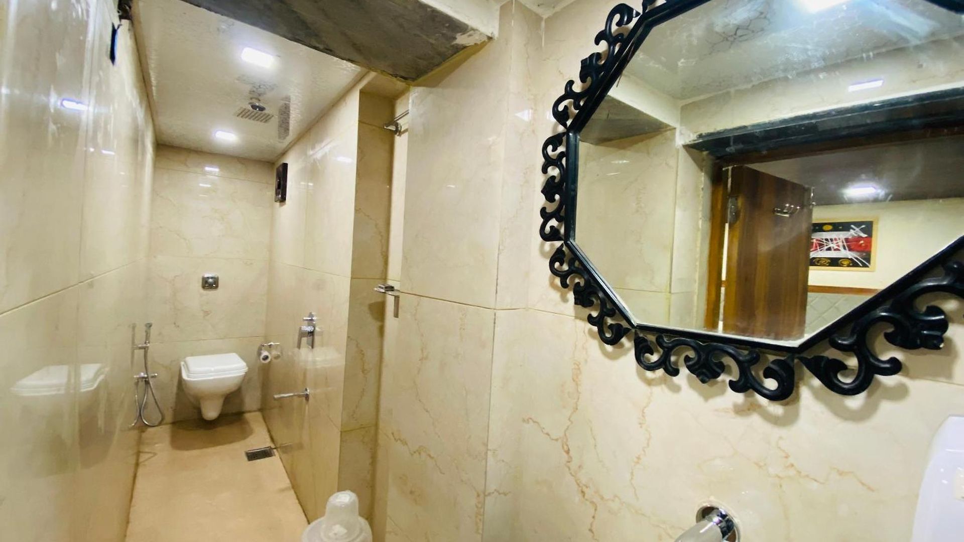 Avk-near Kokilaben Hospital & Versova Beach- With Kitchen 3* Mumbai