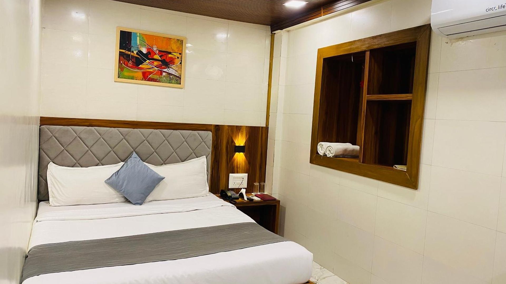 Hotel Avk-near Kokilaben Hospital & Versova Beach- With Kitchen