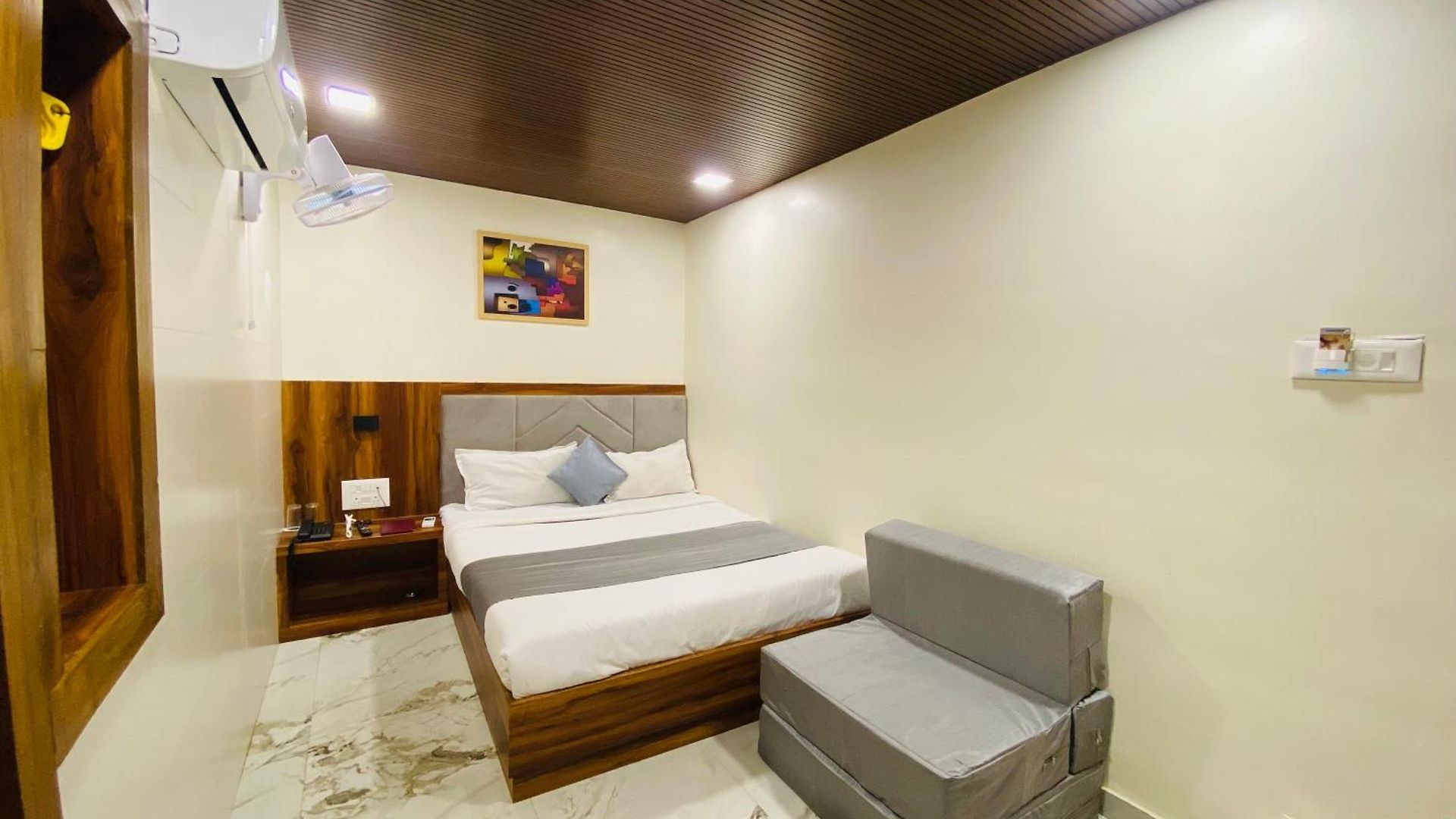 Hotel Avk-near Kokilaben Hospital & Versova Beach- With Kitchen 3*