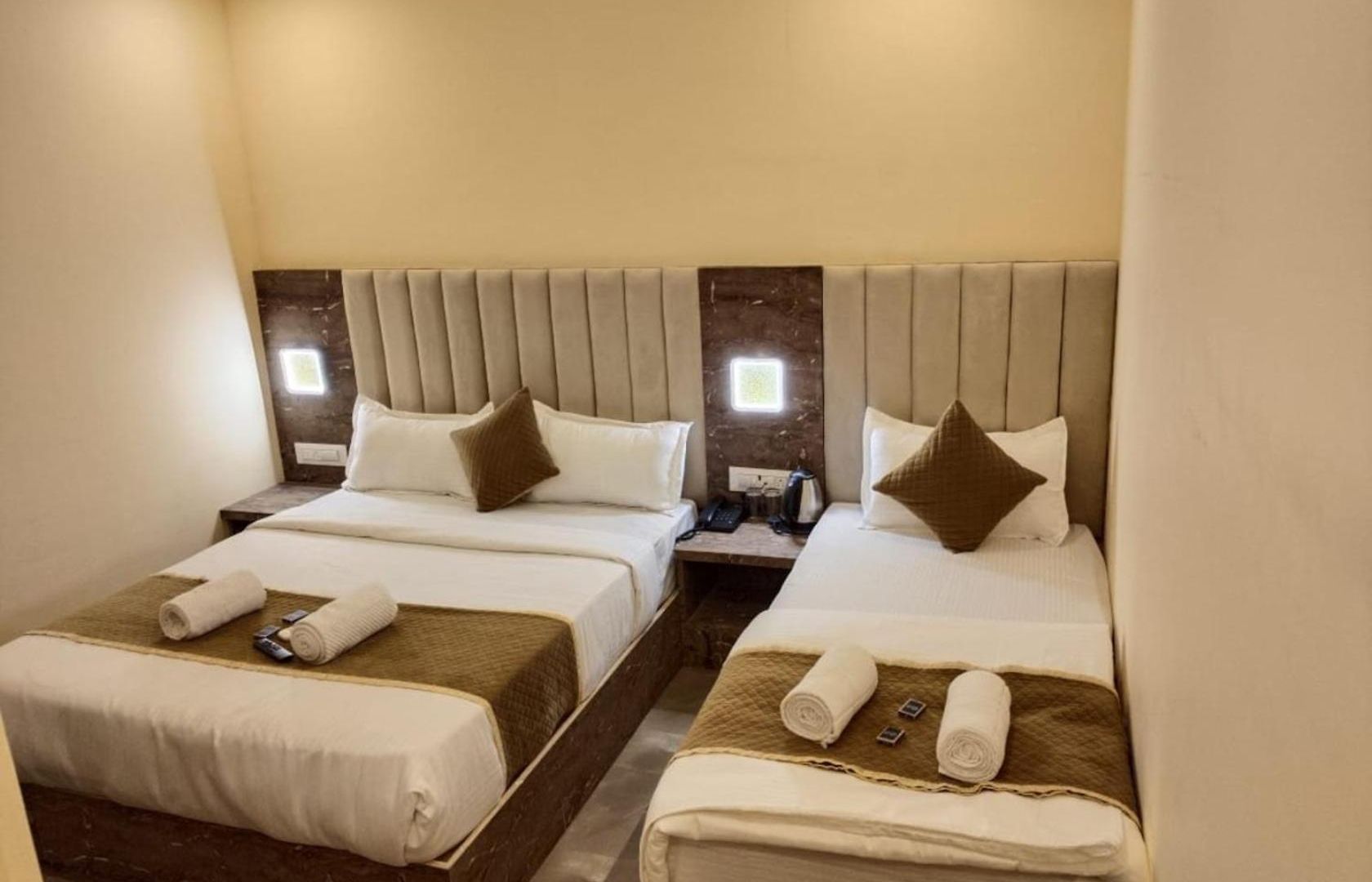 Hotel Crystal Castle Goregaon West Link Road,