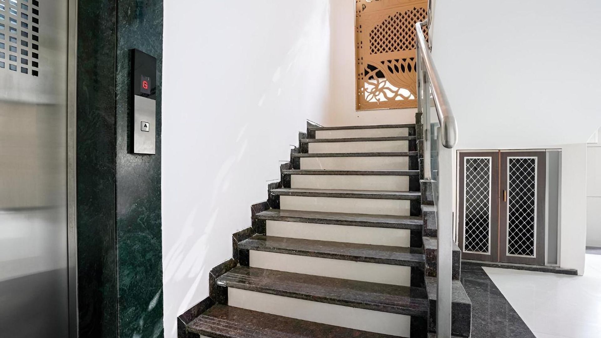 Apartment Retreats At Welcome Nr Andheri