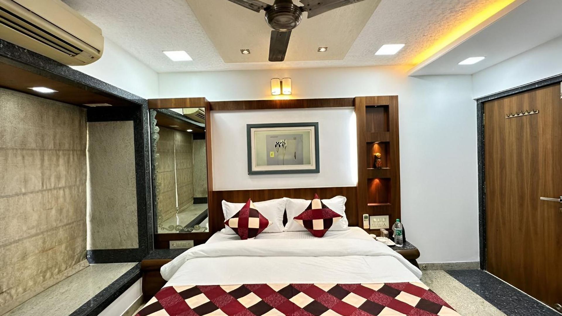 Apartment Retreats At Welcome In Santacruz, Mumbai