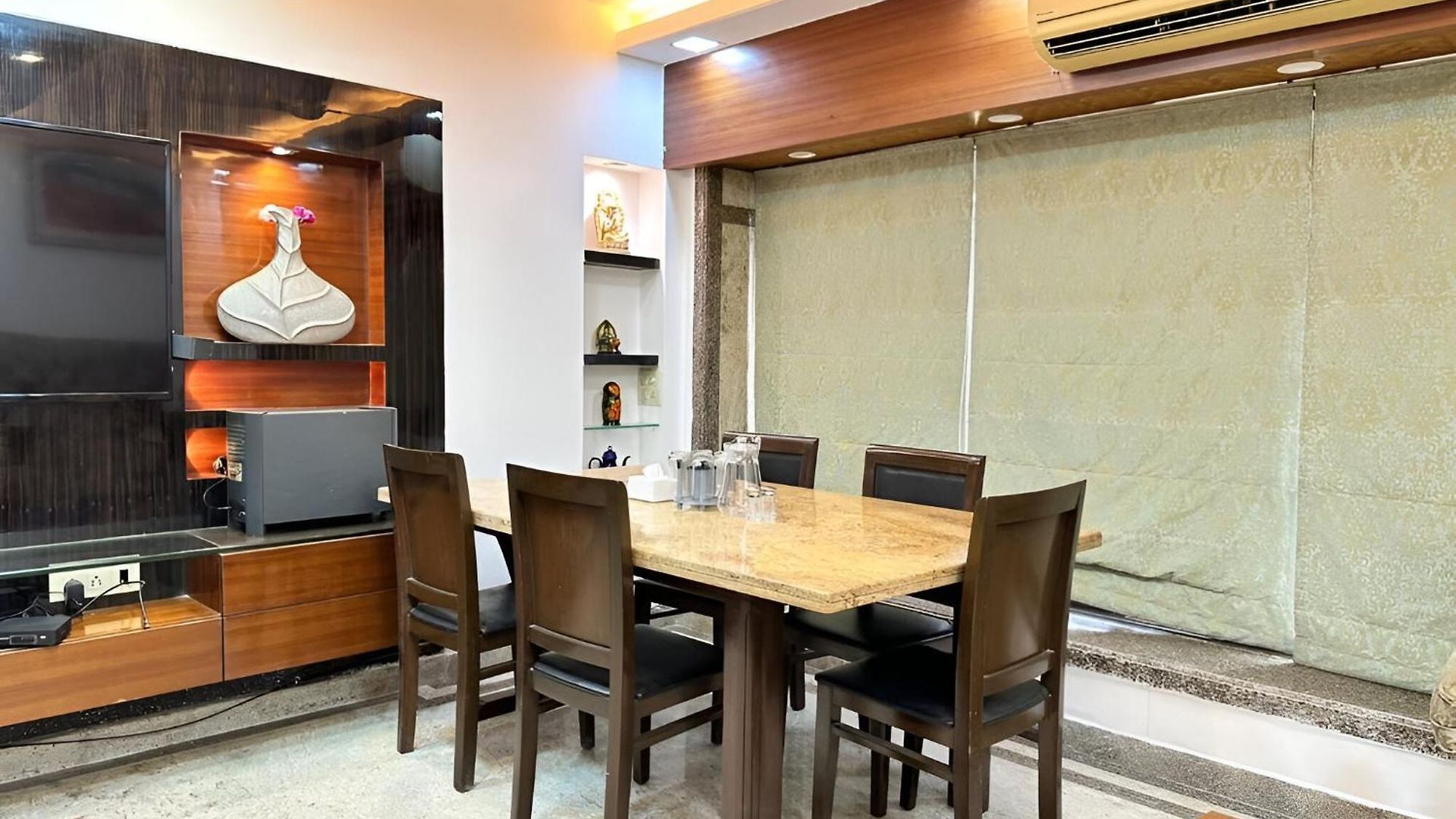 Apartment Retreats At Welcome In Santacruz,