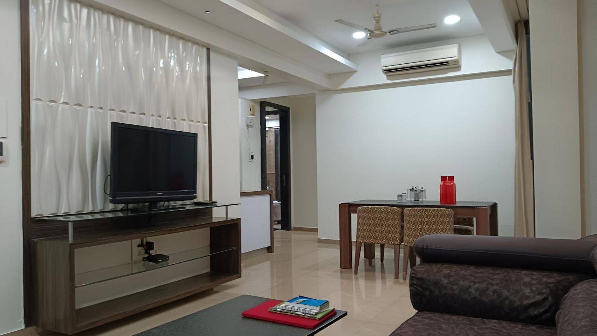Retreats At Welcome In Santacruz, Mumbai
