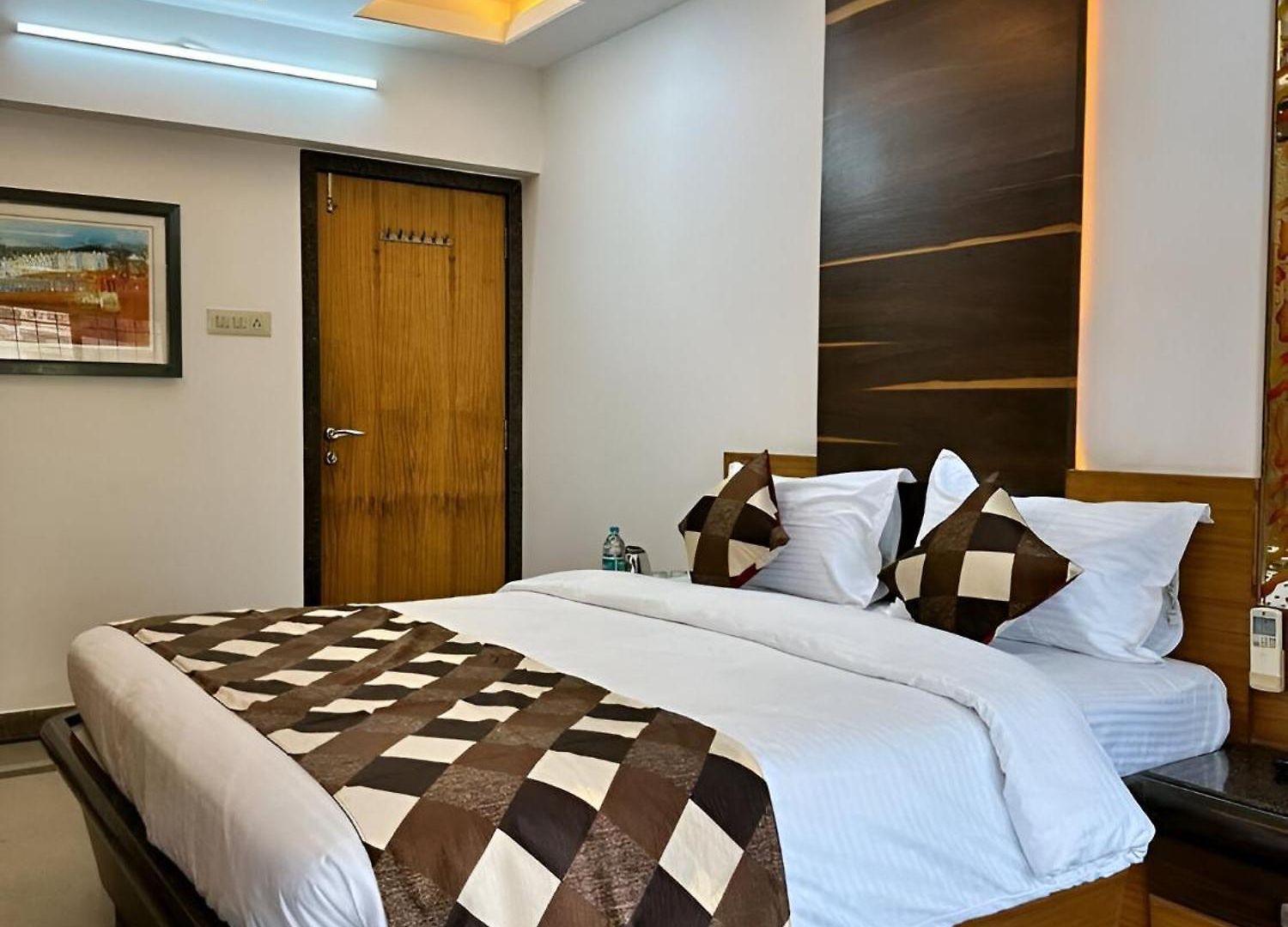 Retreats At Welcome In Santacruz, Apartment Mumbai