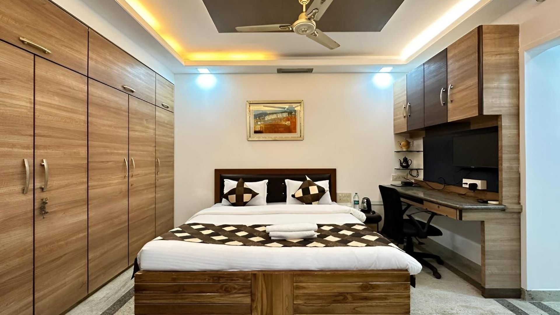 Apartment Retreats At Welcome In Santacruz, *