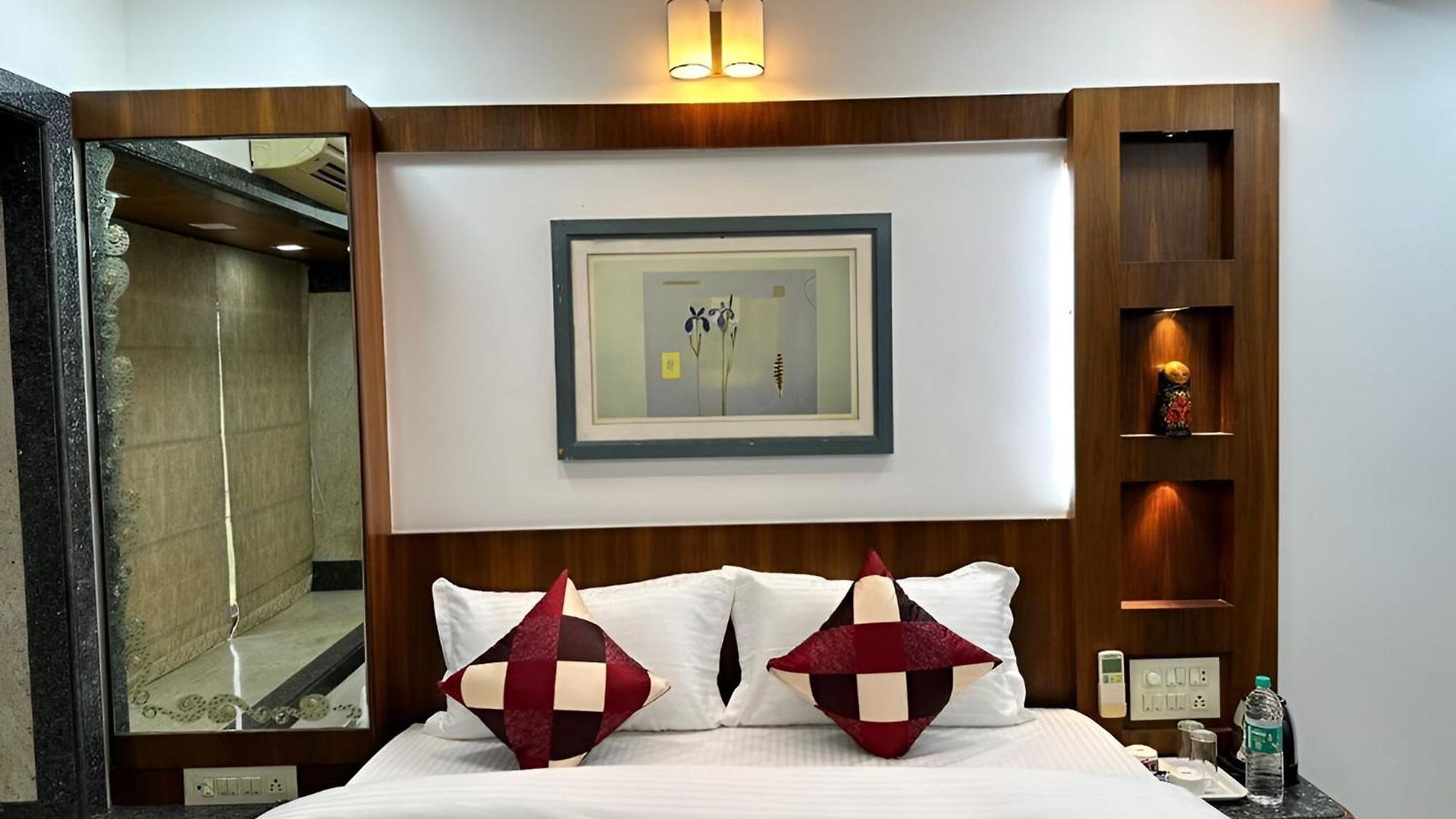 Retreats At Welcome In Santacruz, * Mumbai