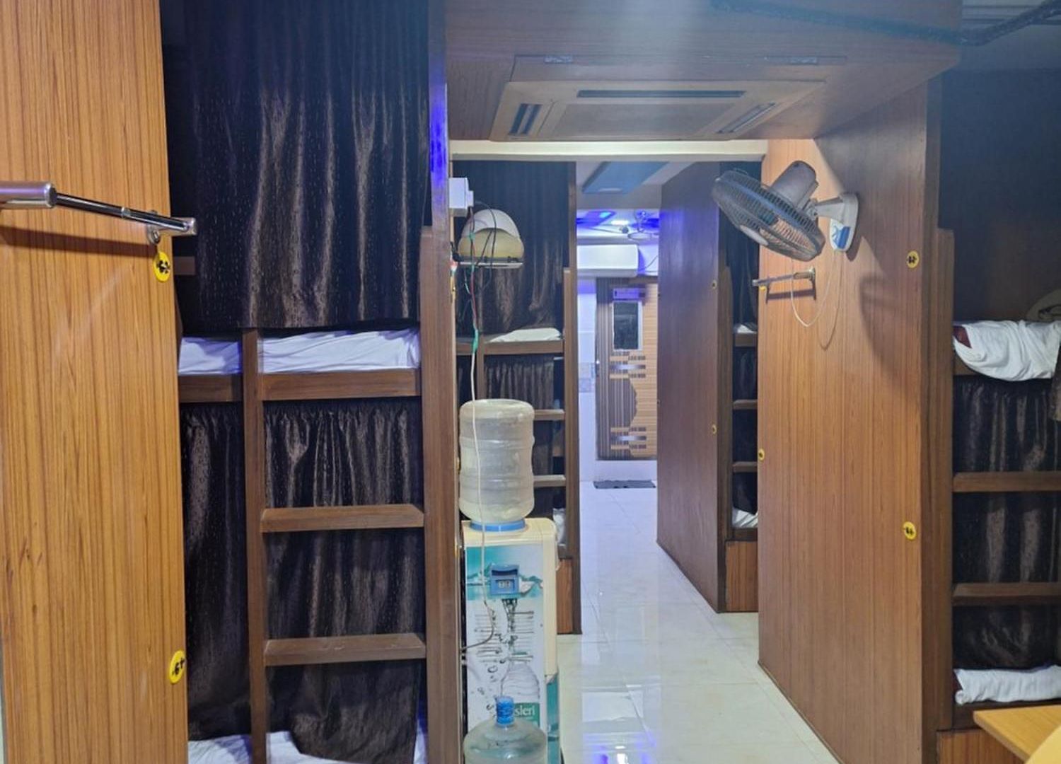 Hostel Neon Nest Suits Asalpha Metro *