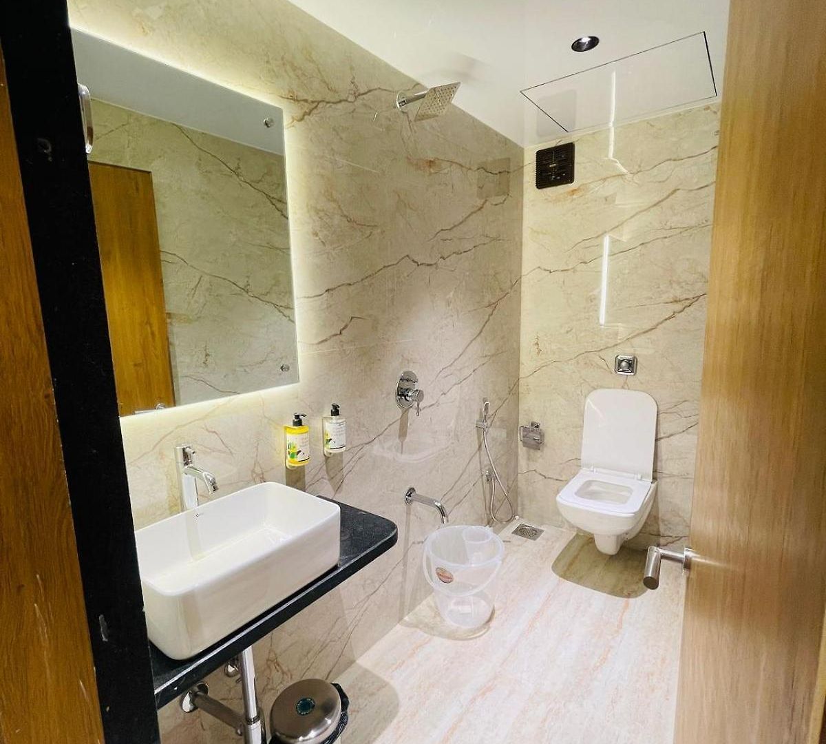 Hotel Amber Choice International Airport
