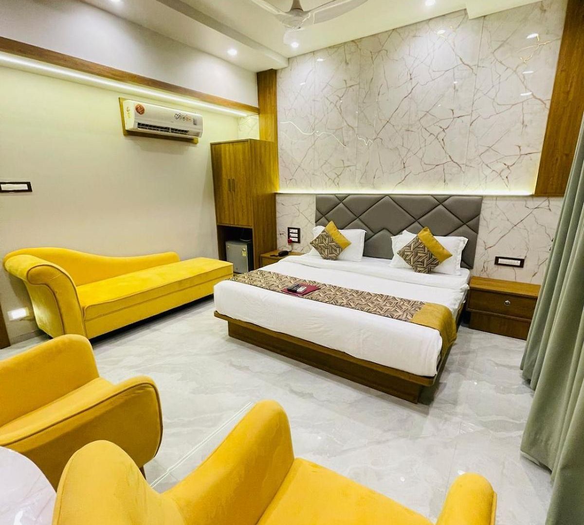 Hotel Amber Choice International Airport 3*