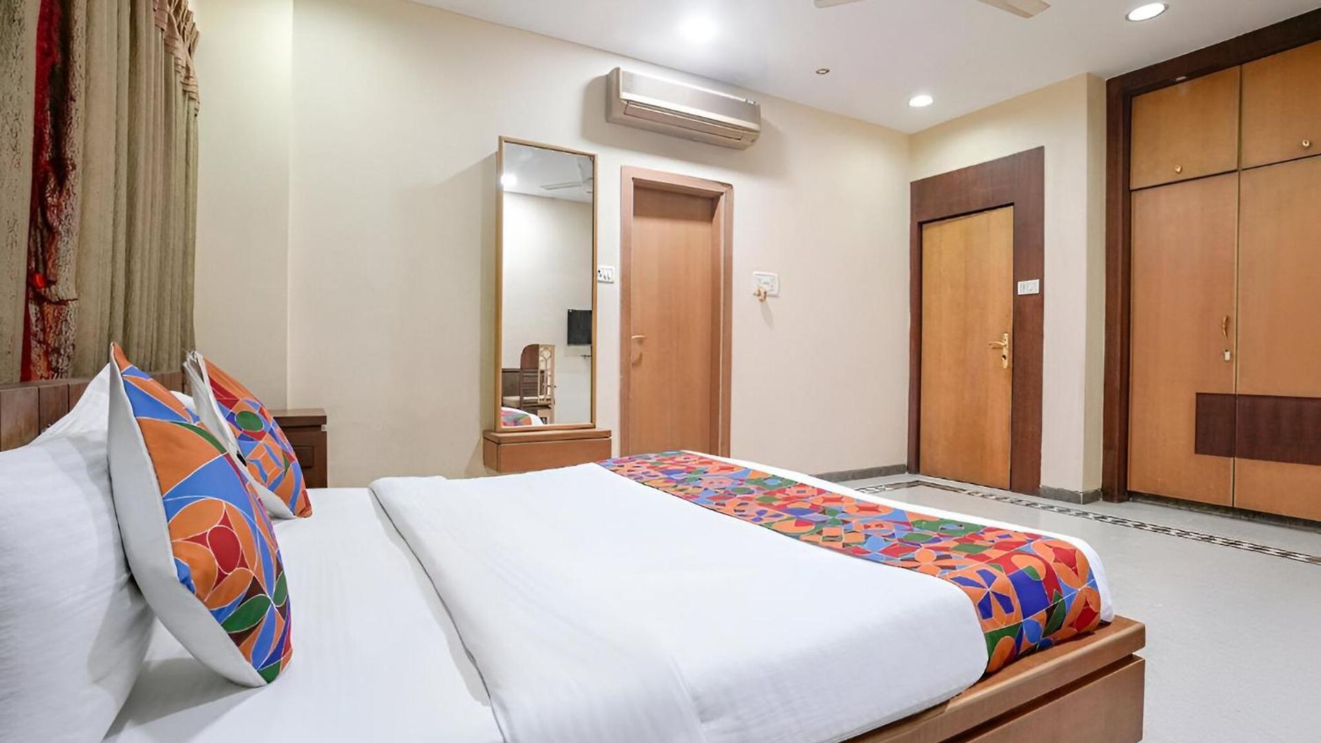 Retreats At Welcome Nr International Airport Apartment Mumbai