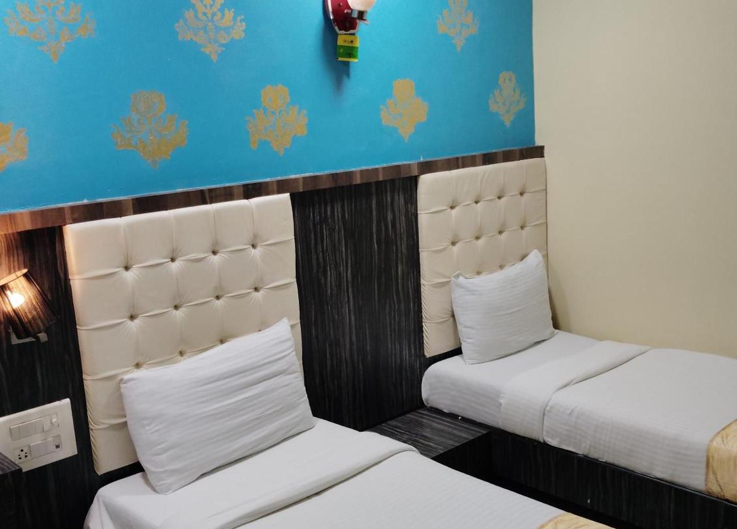 Hotel Crystal Park Near Nesco Exhibition Center *