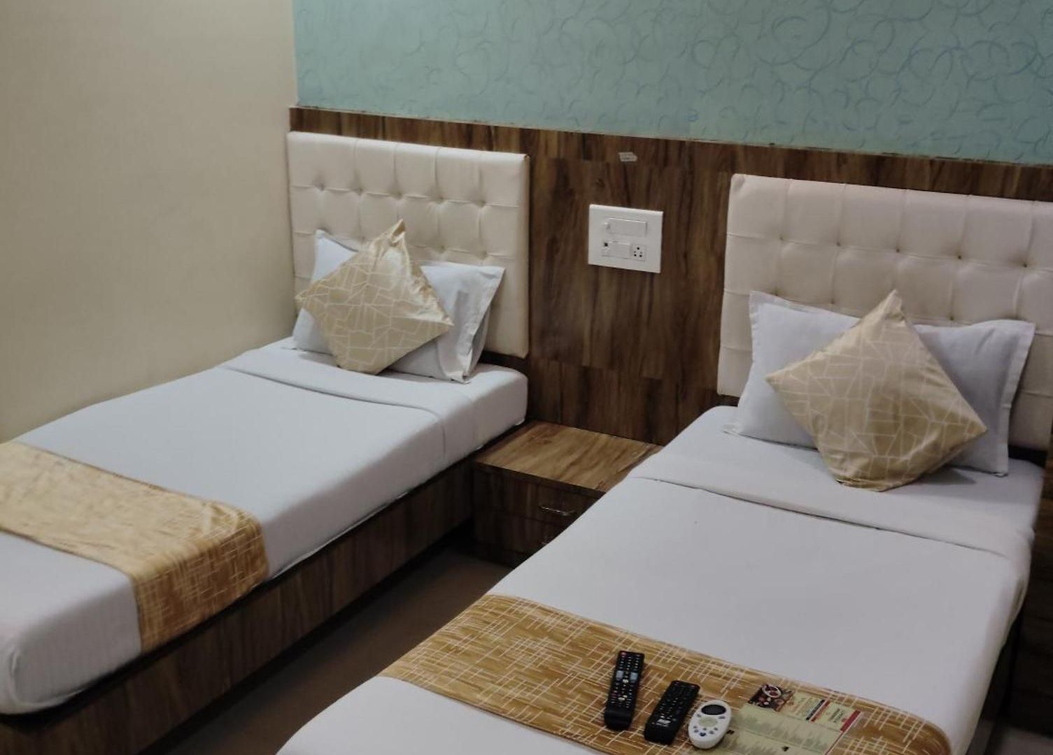 Crystal Park Near Nesco Exhibition Center Hotel Mumbai