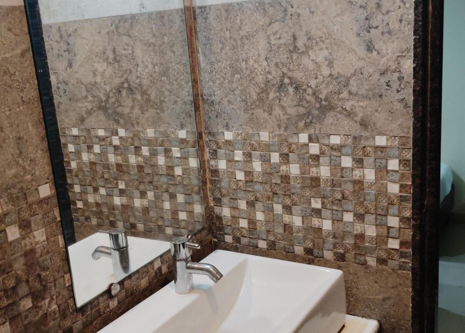Hotel Crystal Park Near Nesco Exhibition Center *