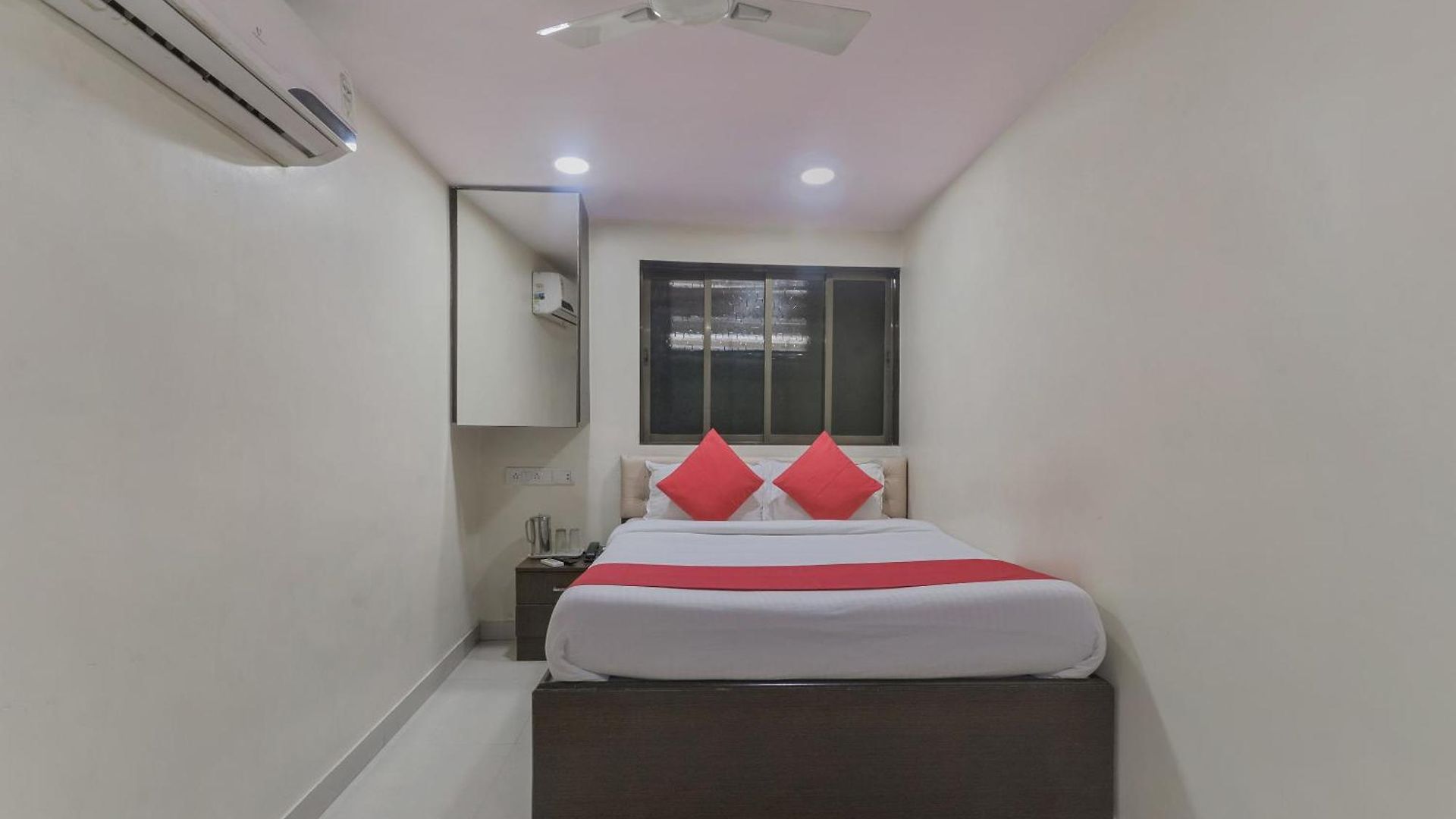 O By Oyo Ak Palace Near Chhatrapati Shivaji International Airport Hotel 3*