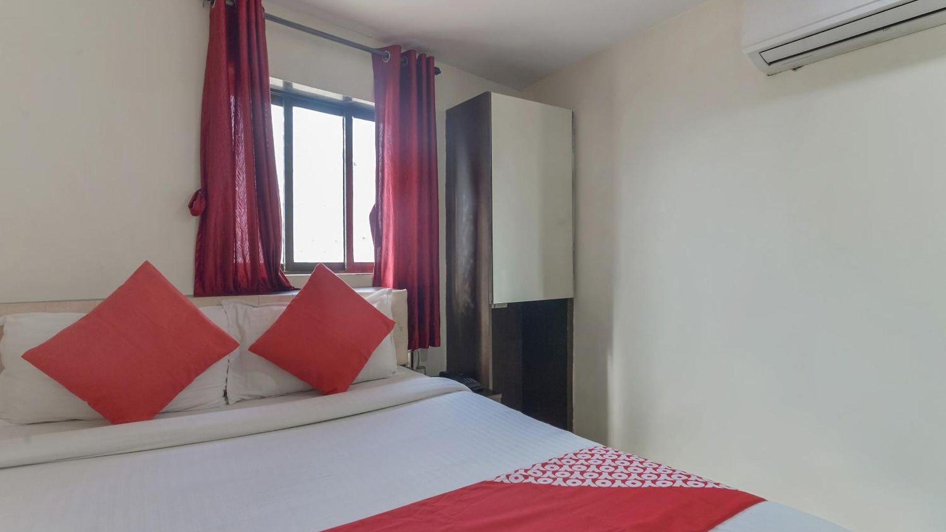 O By Oyo Ak Palace Near Chhatrapati Shivaji International Airport Hotel