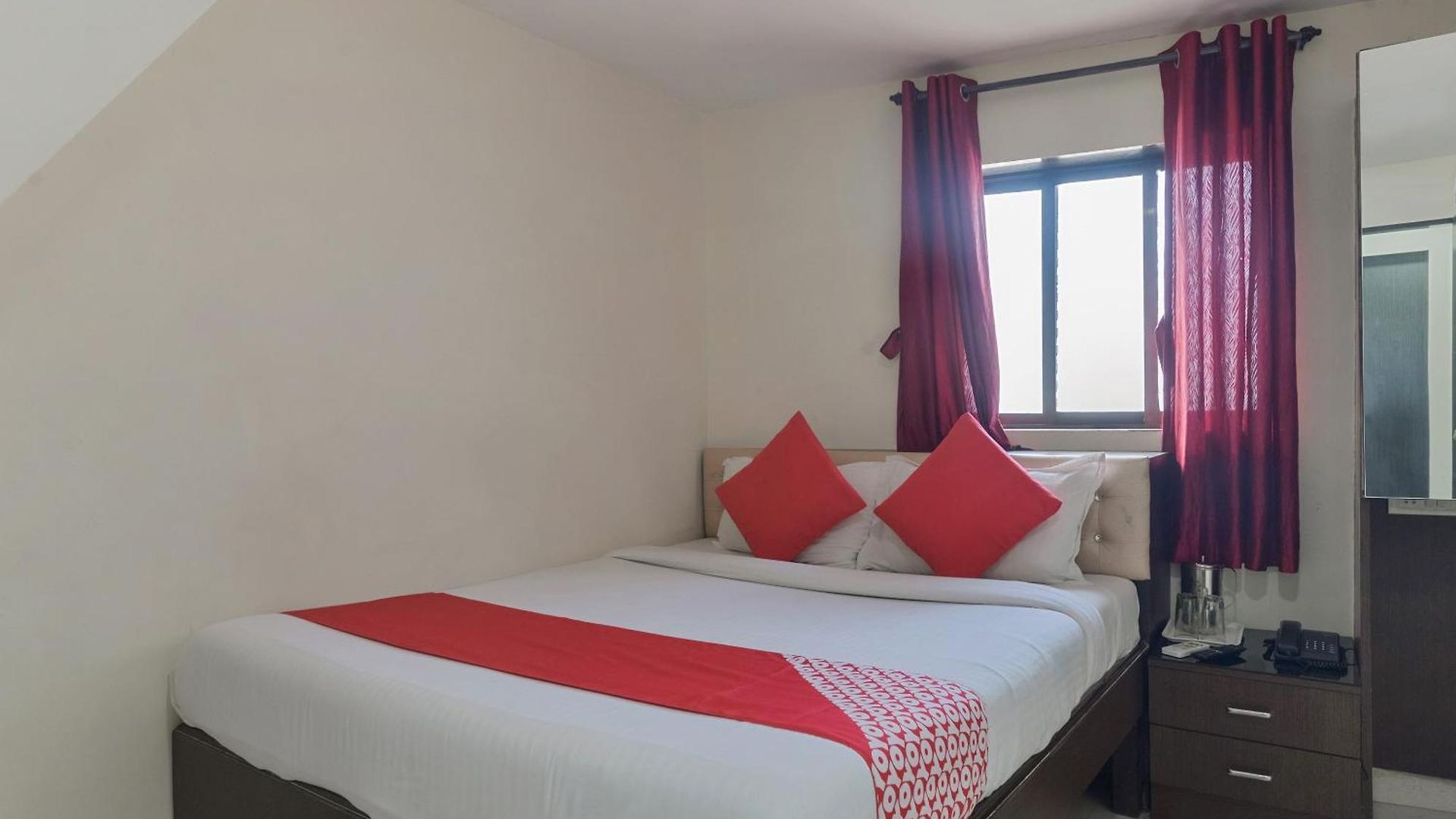 O By Oyo Ak Palace Near Chhatrapati Shivaji International Airport Hotel Mumbai