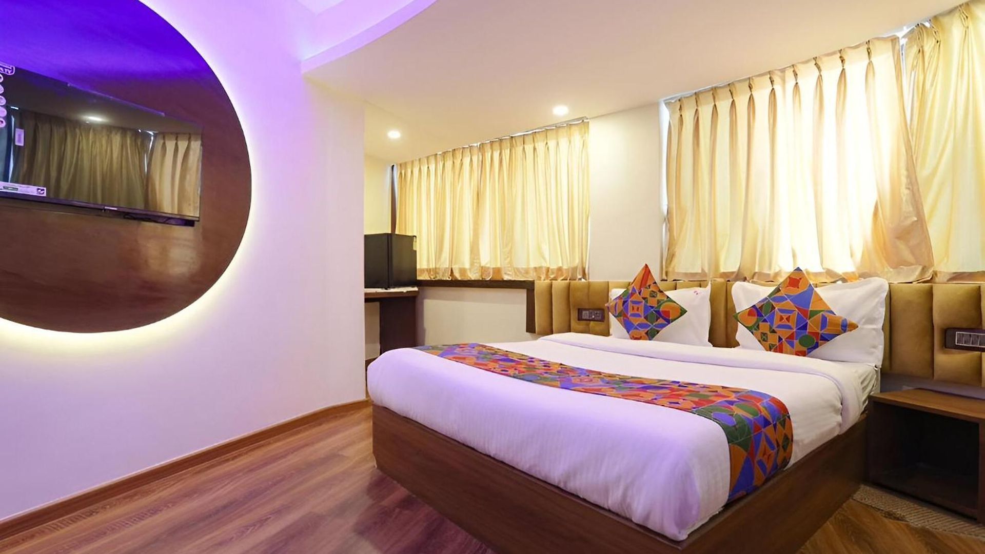 Guest house Glitz The Rio - Nr Solitaire Corporate Business Park 2*